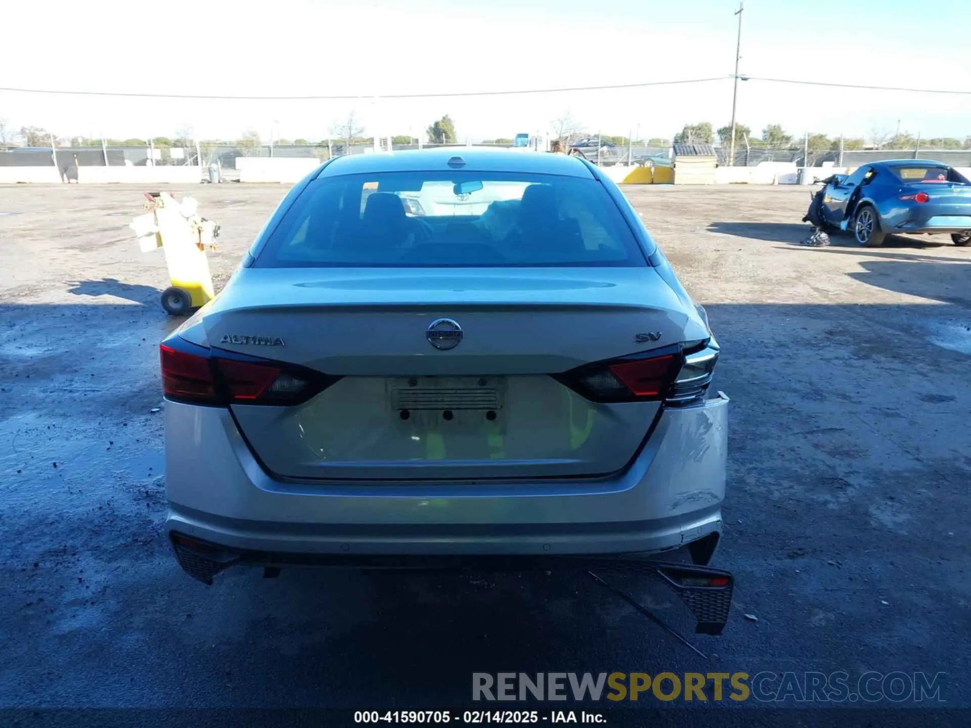 17 Photograph of a damaged car 1N4BL4DV7MN341133 NISSAN ALTIMA 2021
