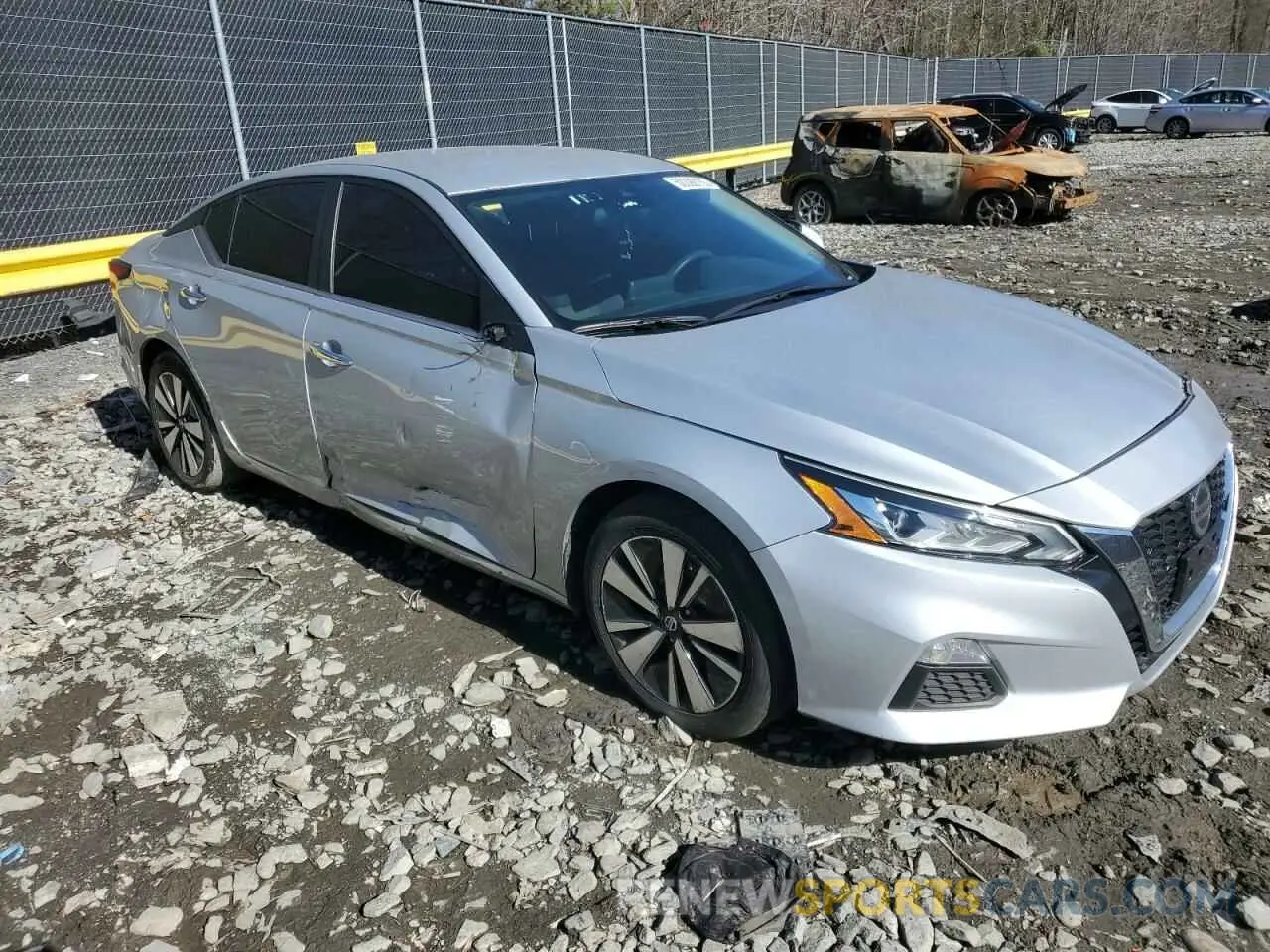 4 Photograph of a damaged car 1N4BL4DV7MN417112 NISSAN ALTIMA 2021