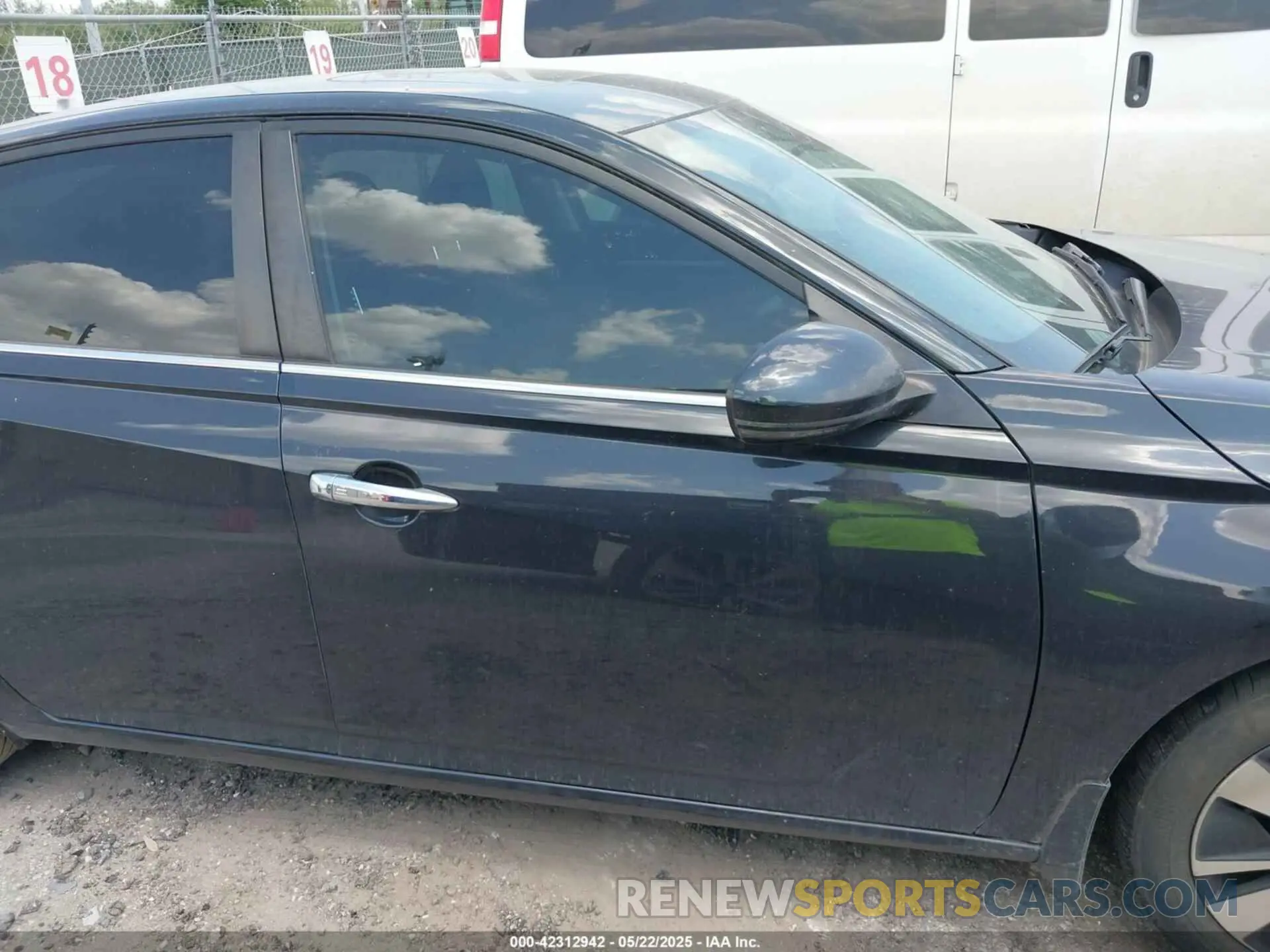 13 Photograph of a damaged car 1N4BL4DV8MN300042 NISSAN ALTIMA 2021
