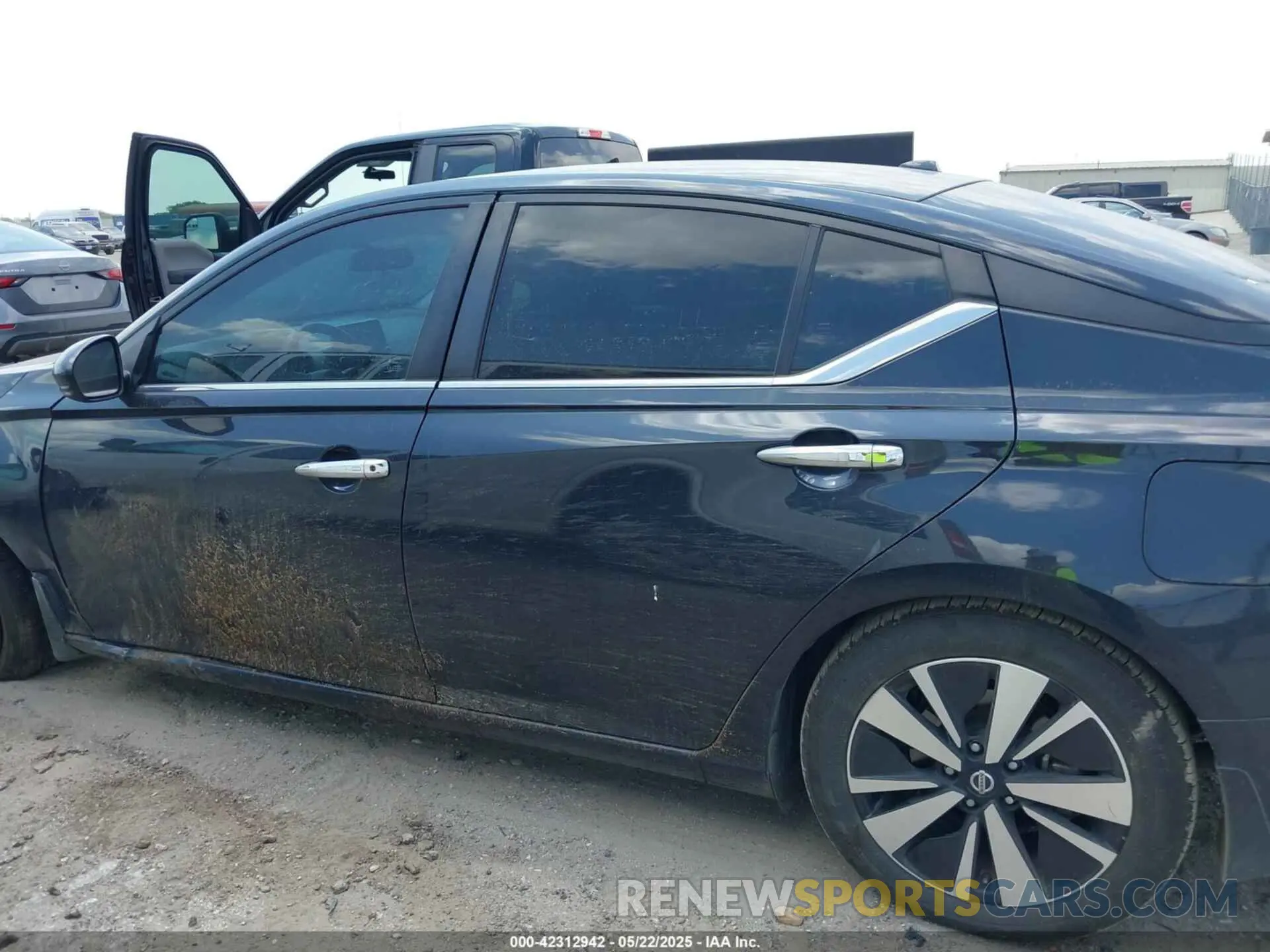 14 Photograph of a damaged car 1N4BL4DV8MN300042 NISSAN ALTIMA 2021