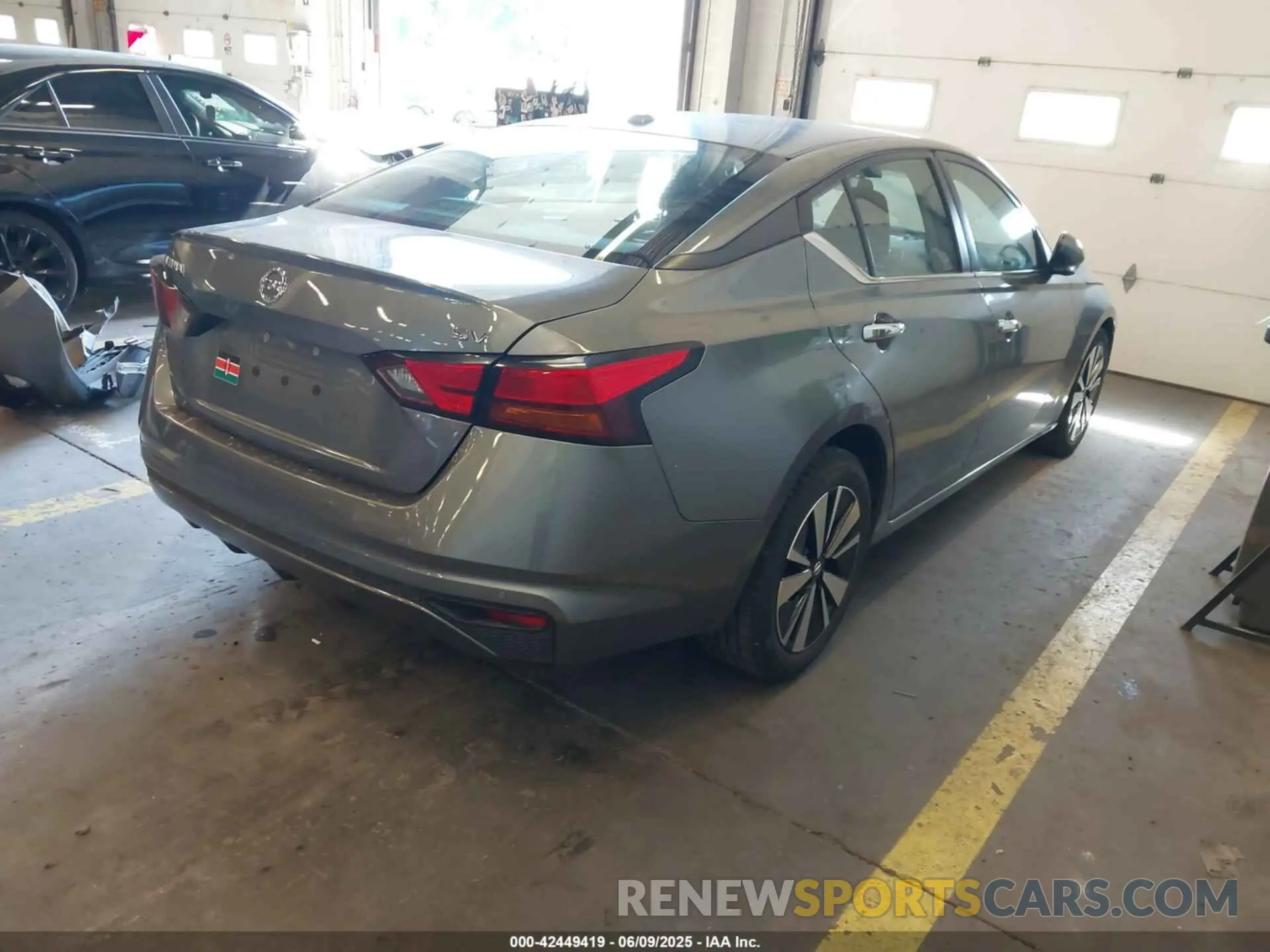 4 Photograph of a damaged car 1N4BL4DV8MN306651 NISSAN ALTIMA 2021