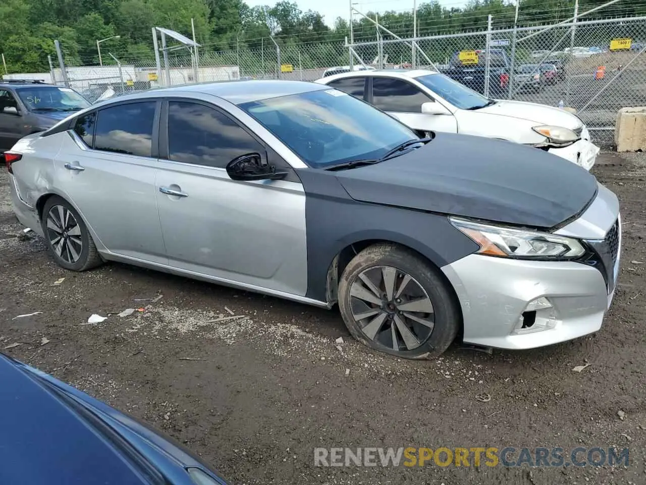4 Photograph of a damaged car 1N4BL4DV8MN325717 NISSAN ALTIMA 2021