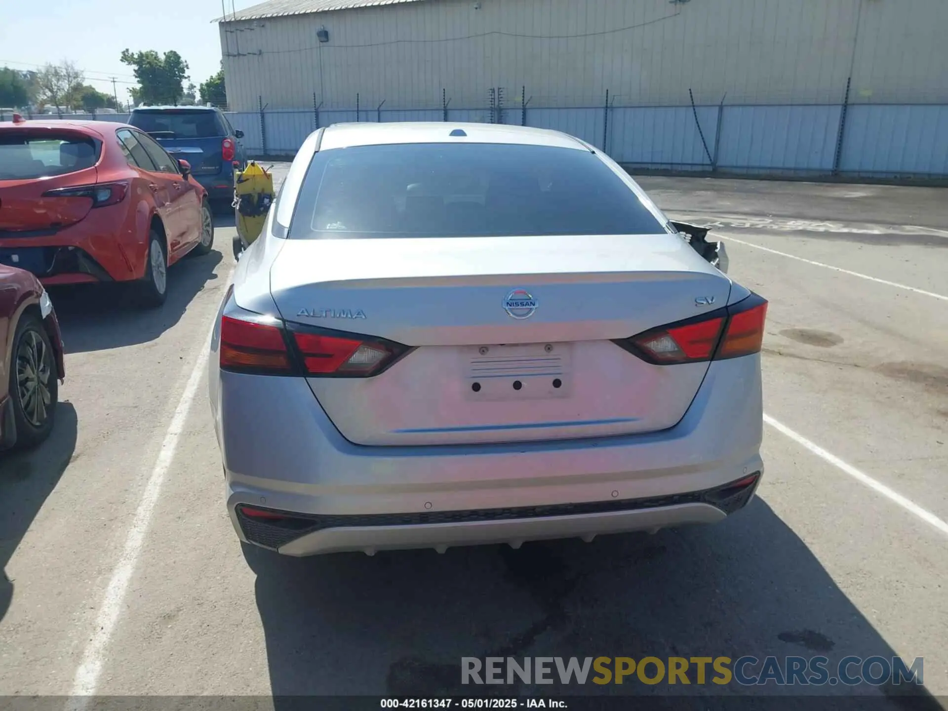 17 Photograph of a damaged car 1N4BL4DV8MN334997 NISSAN ALTIMA 2021
