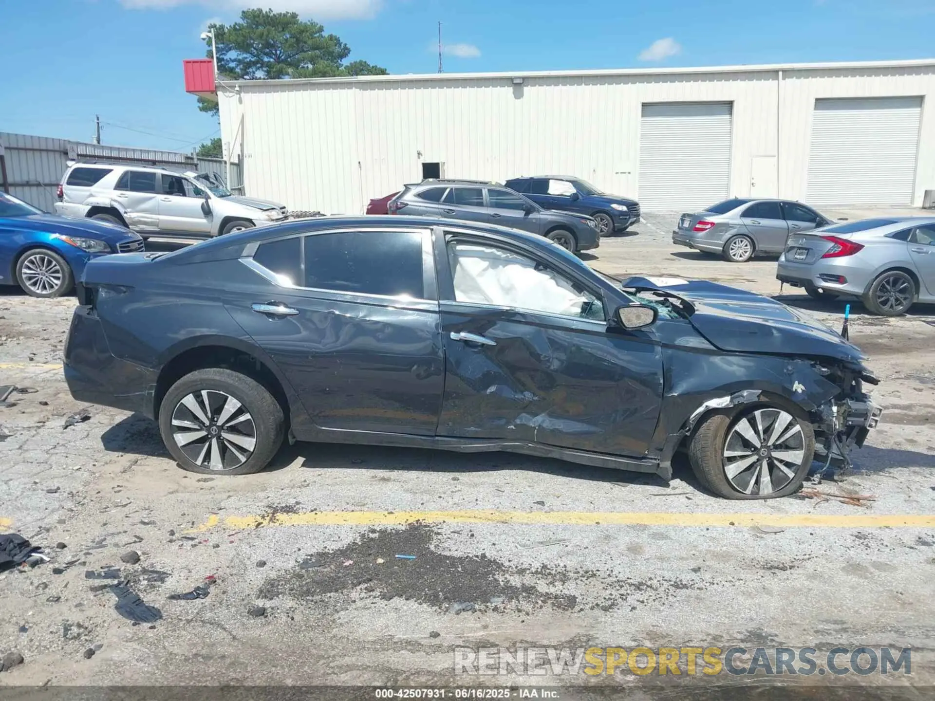 13 Photograph of a damaged car 1N4BL4DVXMN311379 NISSAN ALTIMA 2021