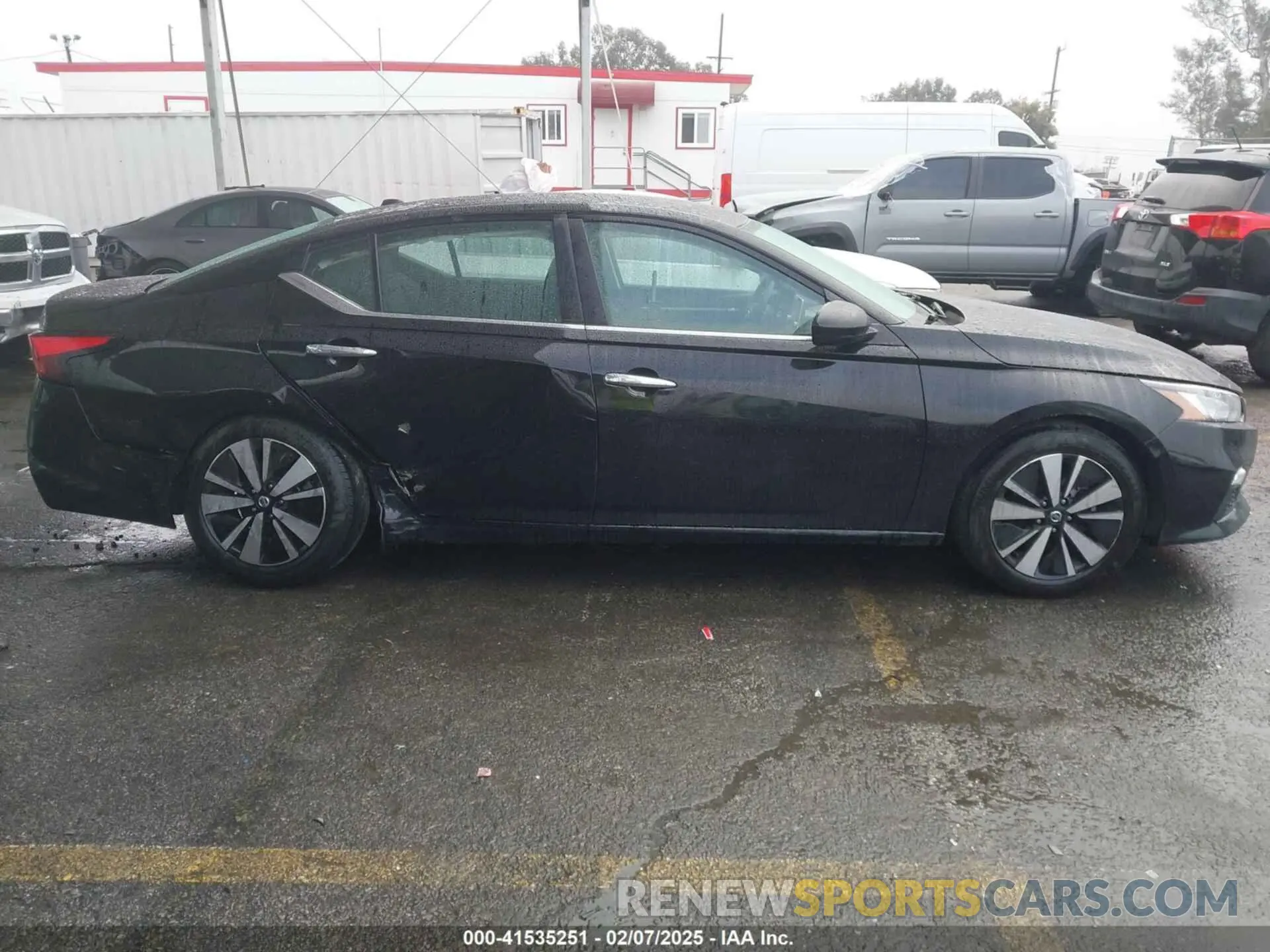 13 Photograph of a damaged car 1N4BL4DVXMN365572 NISSAN ALTIMA 2021