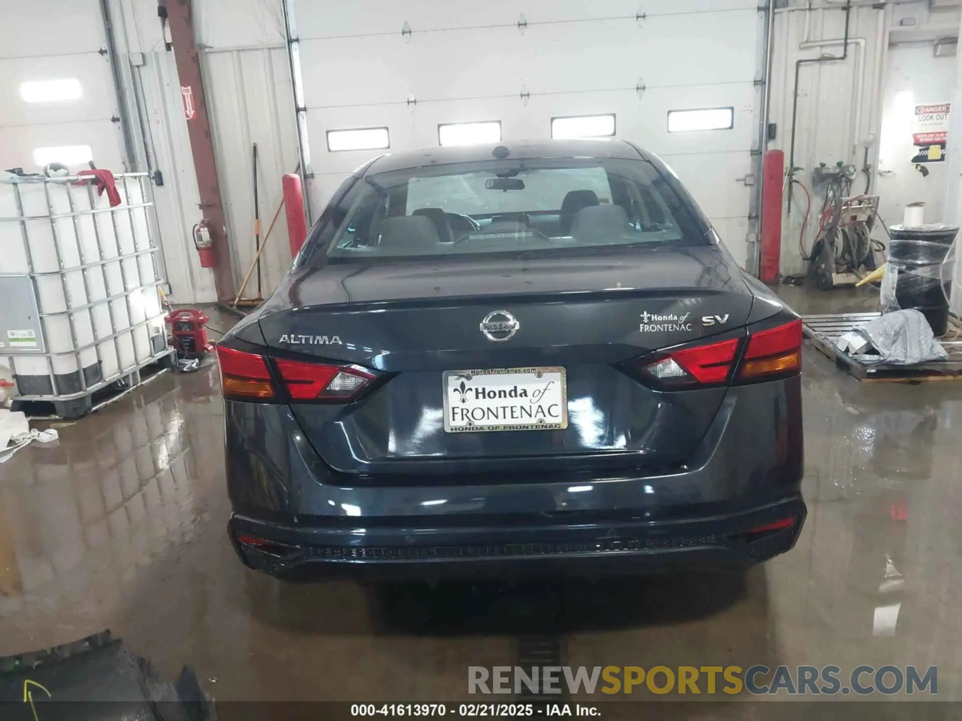 17 Photograph of a damaged car 1N4BL4DVXMN368679 NISSAN ALTIMA 2021