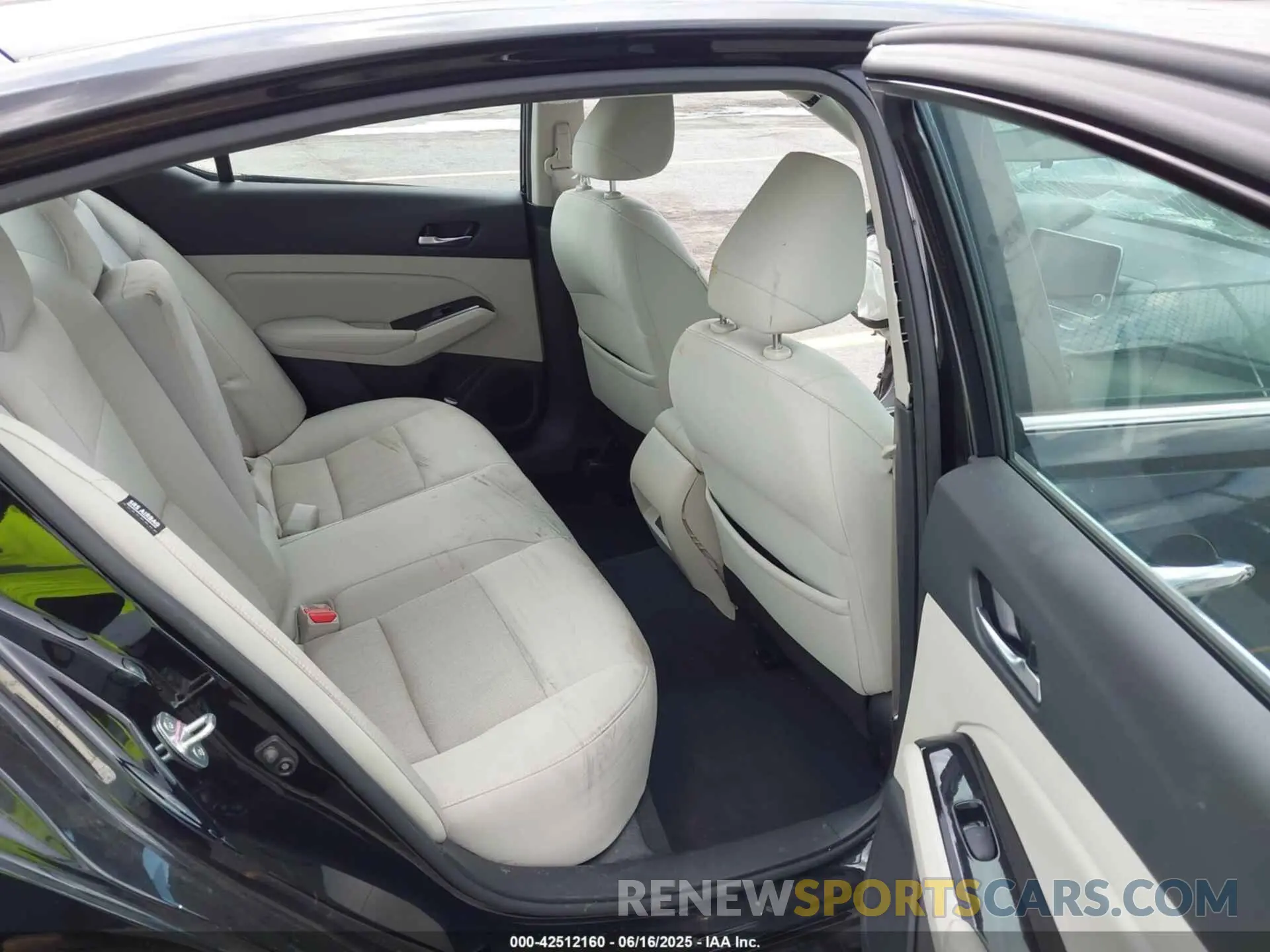 8 Photograph of a damaged car 1N4BL4DVXMN406122 NISSAN ALTIMA 2021