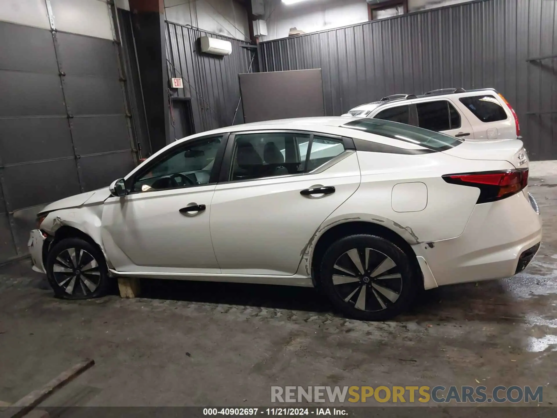 13 Photograph of a damaged car 1N4BL4DW3MN356298 NISSAN ALTIMA 2021