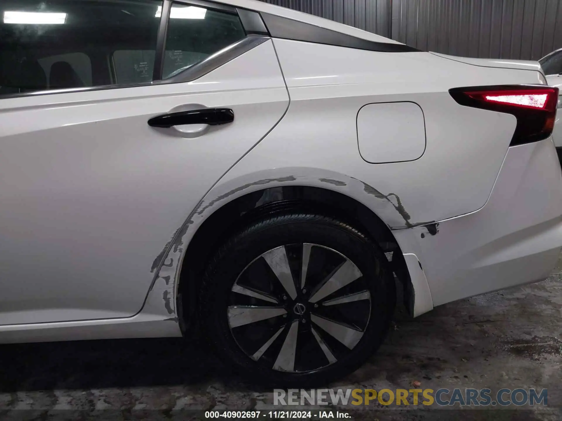 18 Photograph of a damaged car 1N4BL4DW3MN356298 NISSAN ALTIMA 2021
