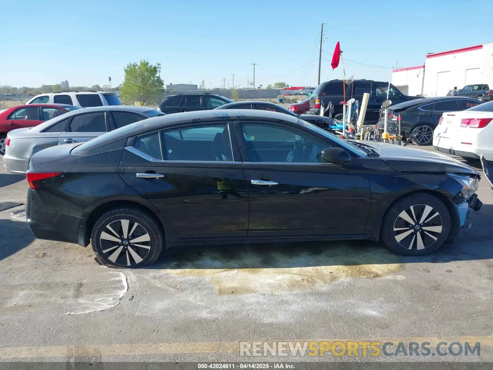12 Photograph of a damaged car 1N4BL4DW8MN364302 NISSAN ALTIMA 2021