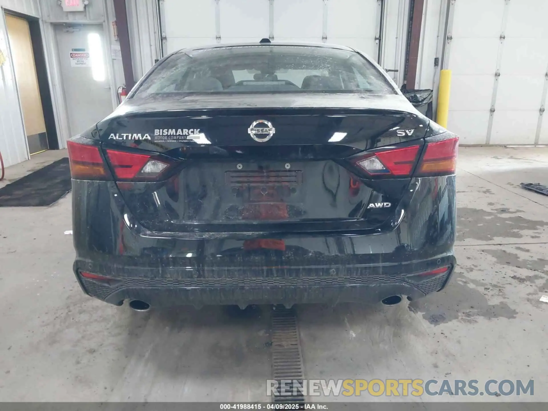 17 Photograph of a damaged car 1N4BL4DWXMN383871 NISSAN ALTIMA 2021