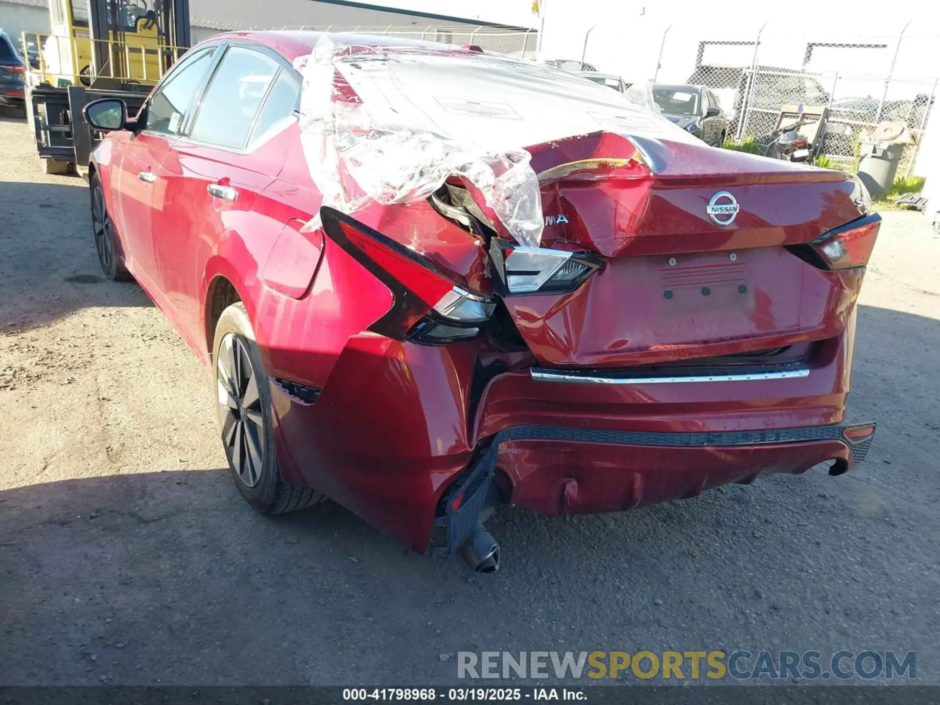 17 Photograph of a damaged car 1N4BL4EV5MN376252 NISSAN ALTIMA 2021