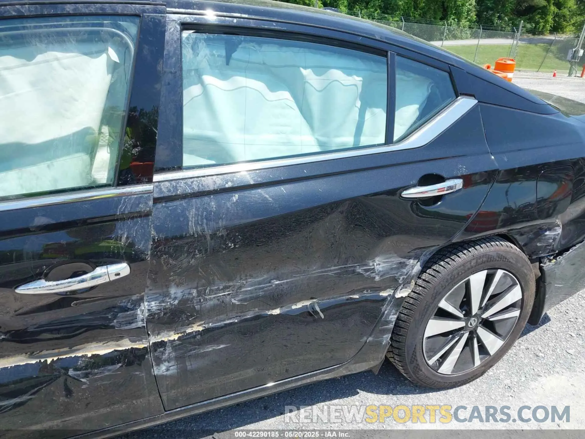 19 Photograph of a damaged car 1N4BL4EV9MN410239 NISSAN ALTIMA 2021