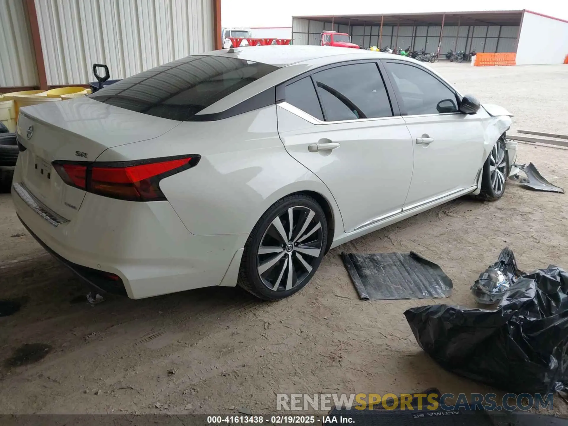 4 Photograph of a damaged car 1N4AL4CV5NN342294 NISSAN ALTIMA 2022