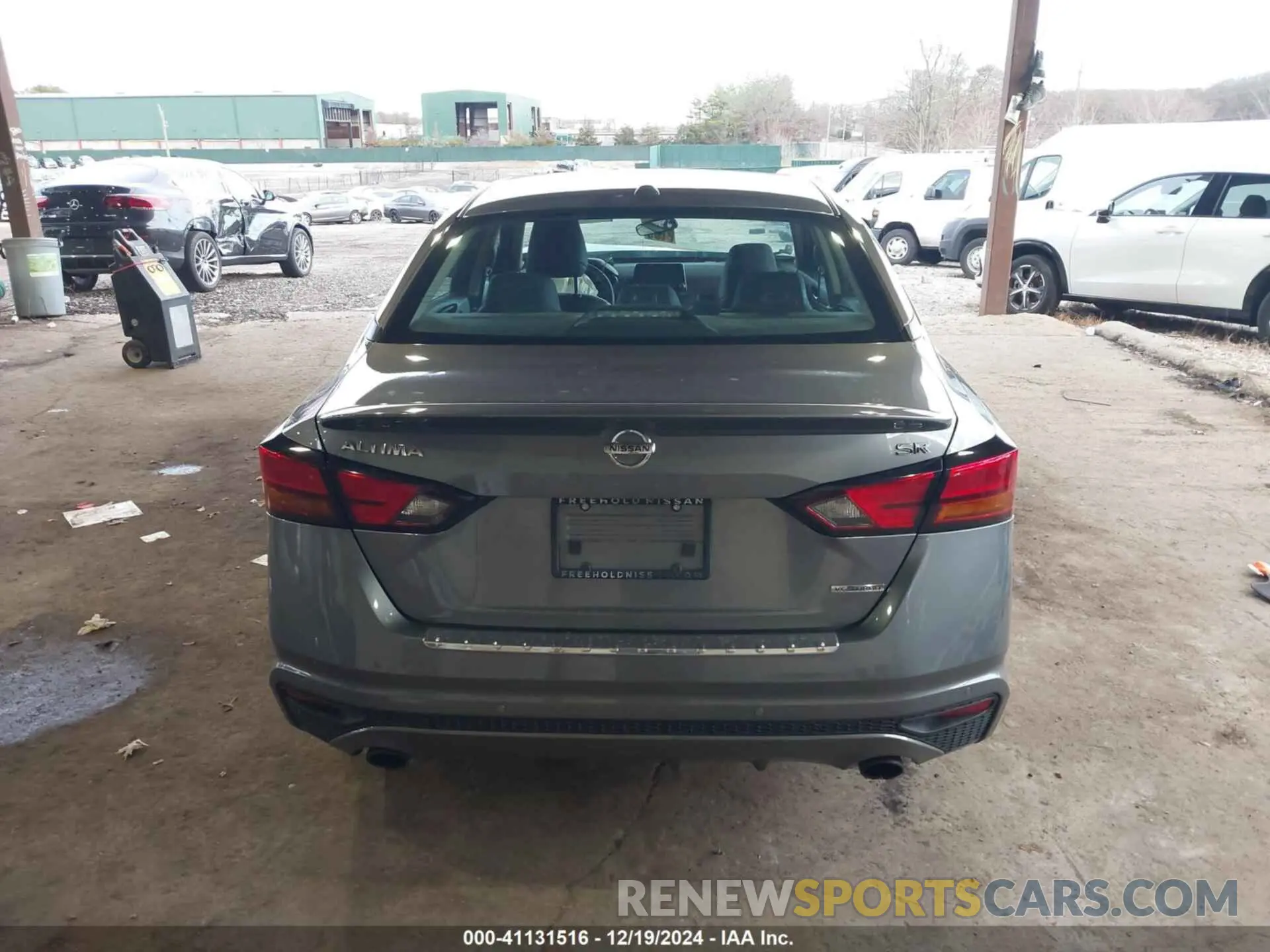 17 Photograph of a damaged car 1N4AL4CV7NN383476 NISSAN ALTIMA 2022