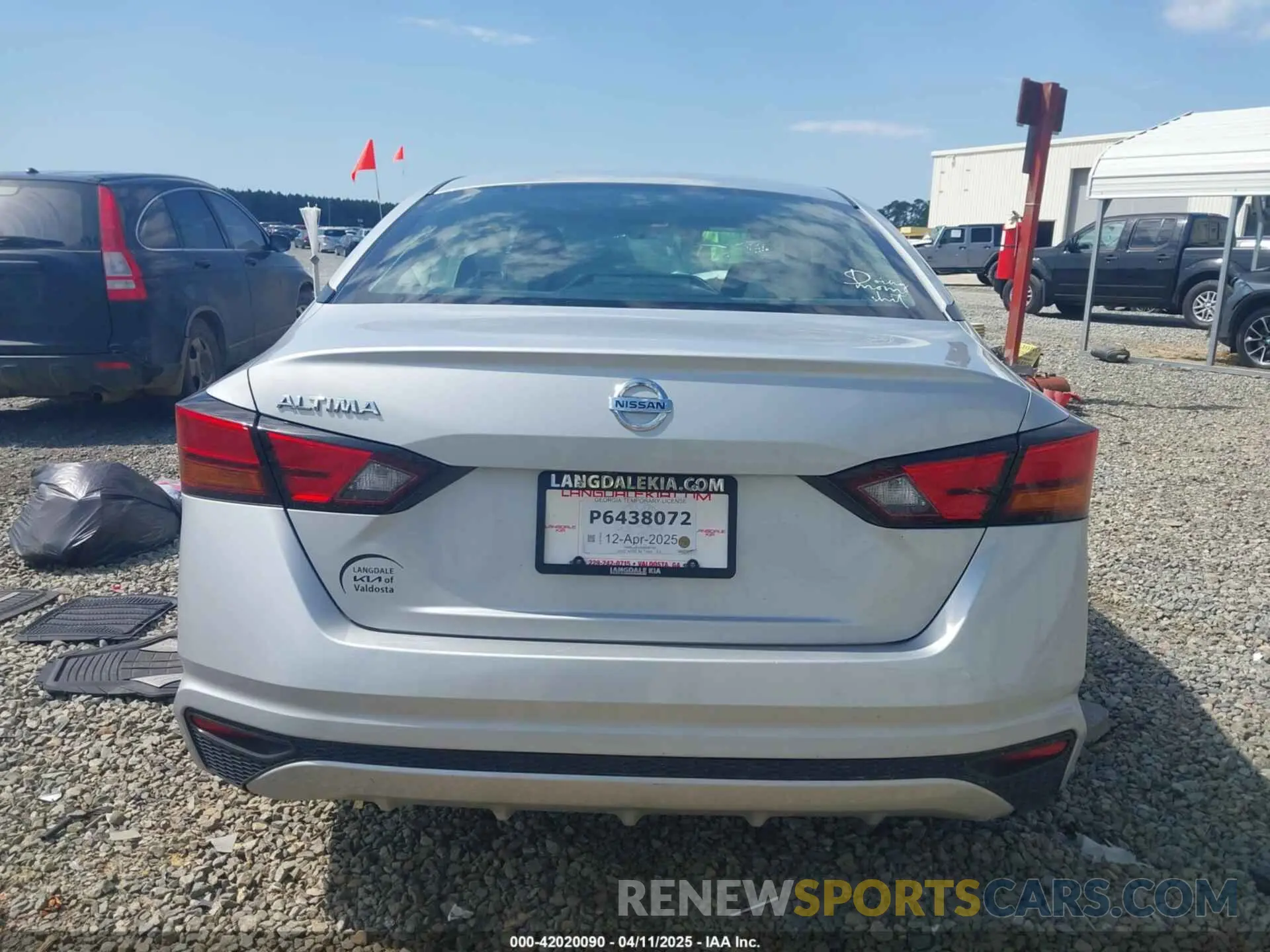 17 Photograph of a damaged car 1N4BL4BV0NN302100 NISSAN ALTIMA 2022