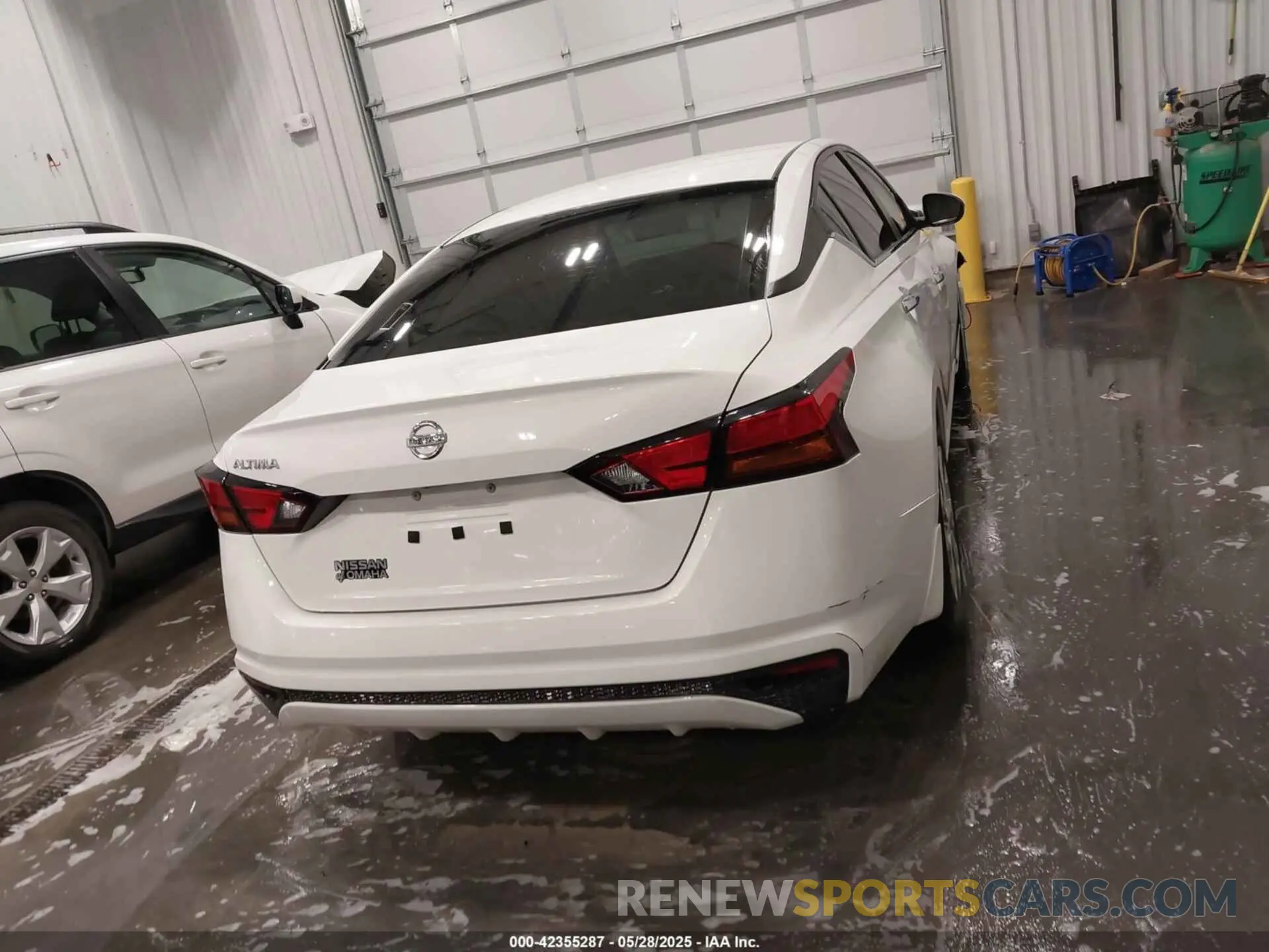 16 Photograph of a damaged car 1N4BL4BV0NN347277 NISSAN ALTIMA 2022