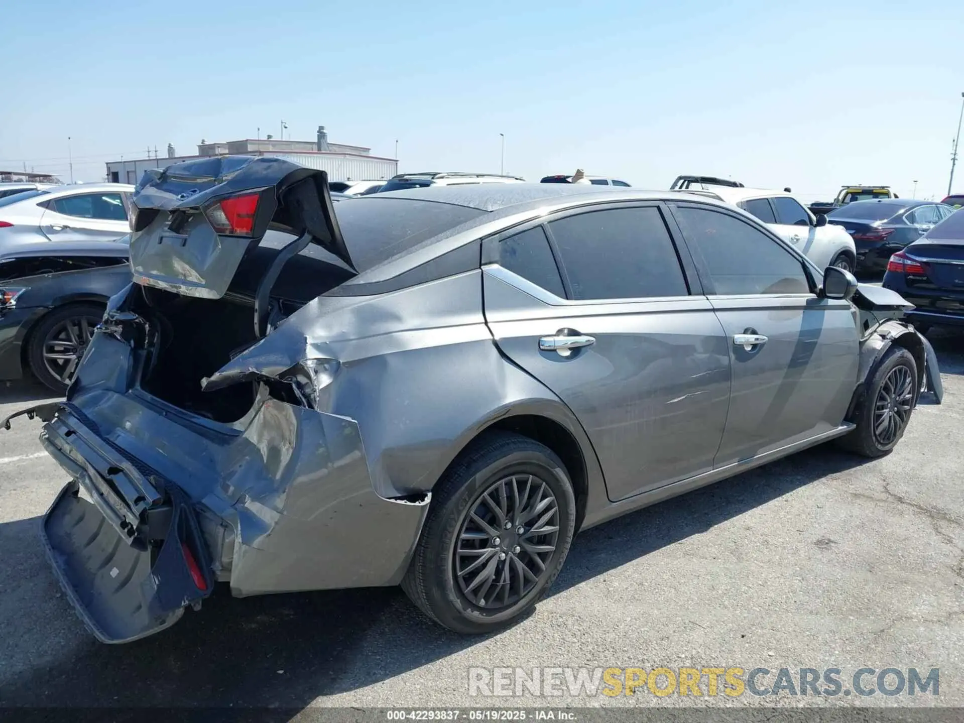 4 Photograph of a damaged car 1N4BL4BV0NN390260 NISSAN ALTIMA 2022
