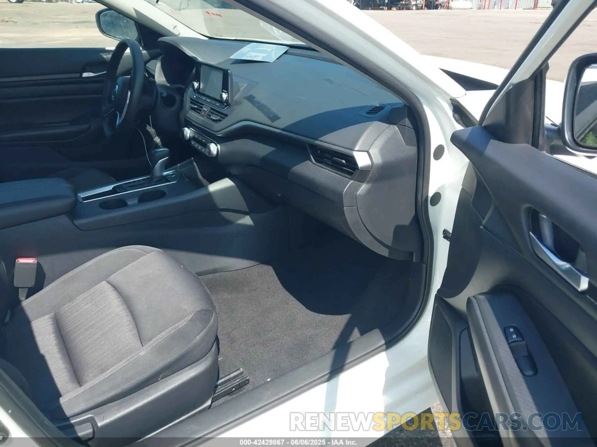 5 Photograph of a damaged car 1N4BL4BV1NN369997 NISSAN ALTIMA 2022