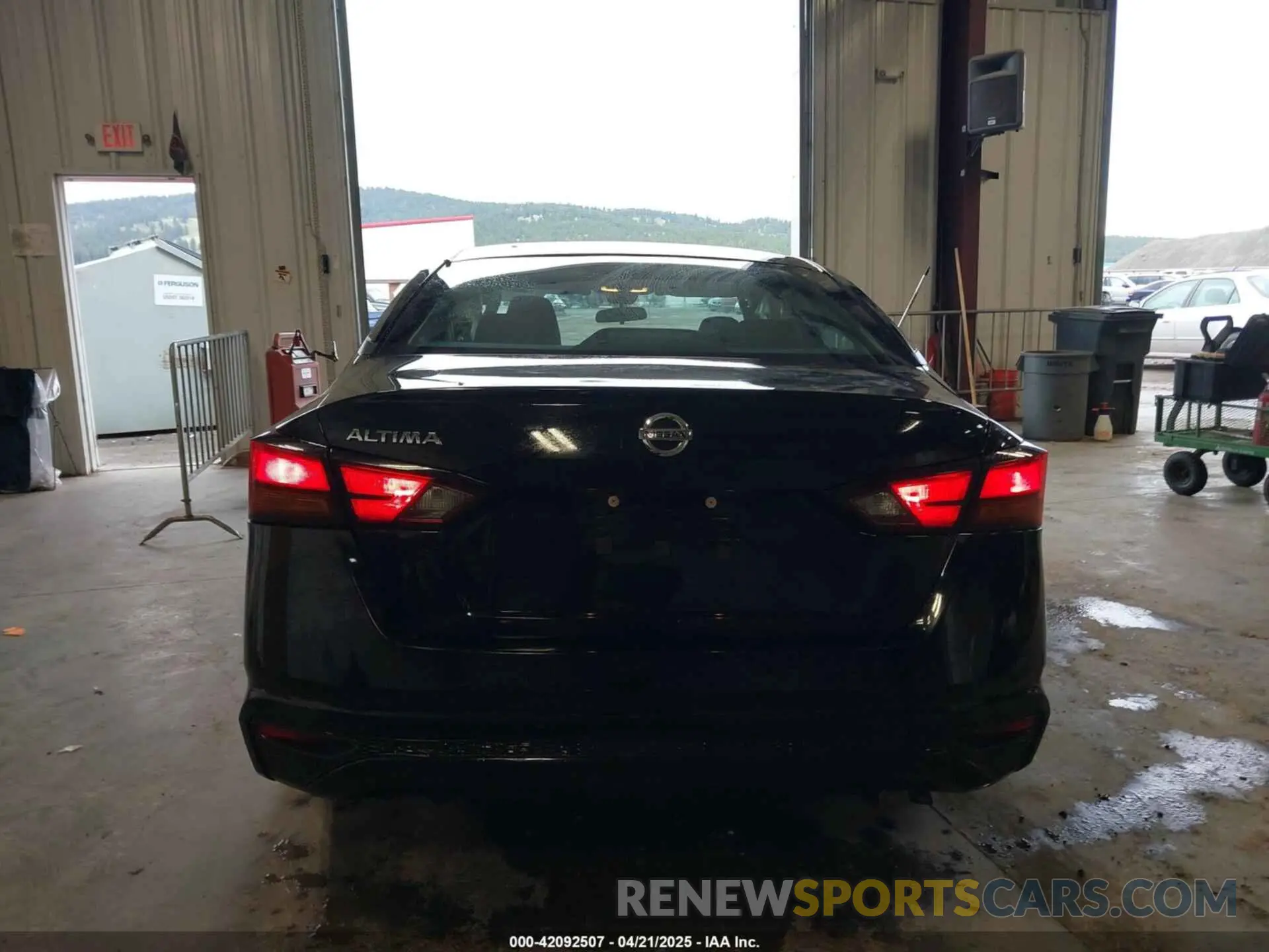 17 Photograph of a damaged car 1N4BL4BV4NN375423 NISSAN ALTIMA 2022