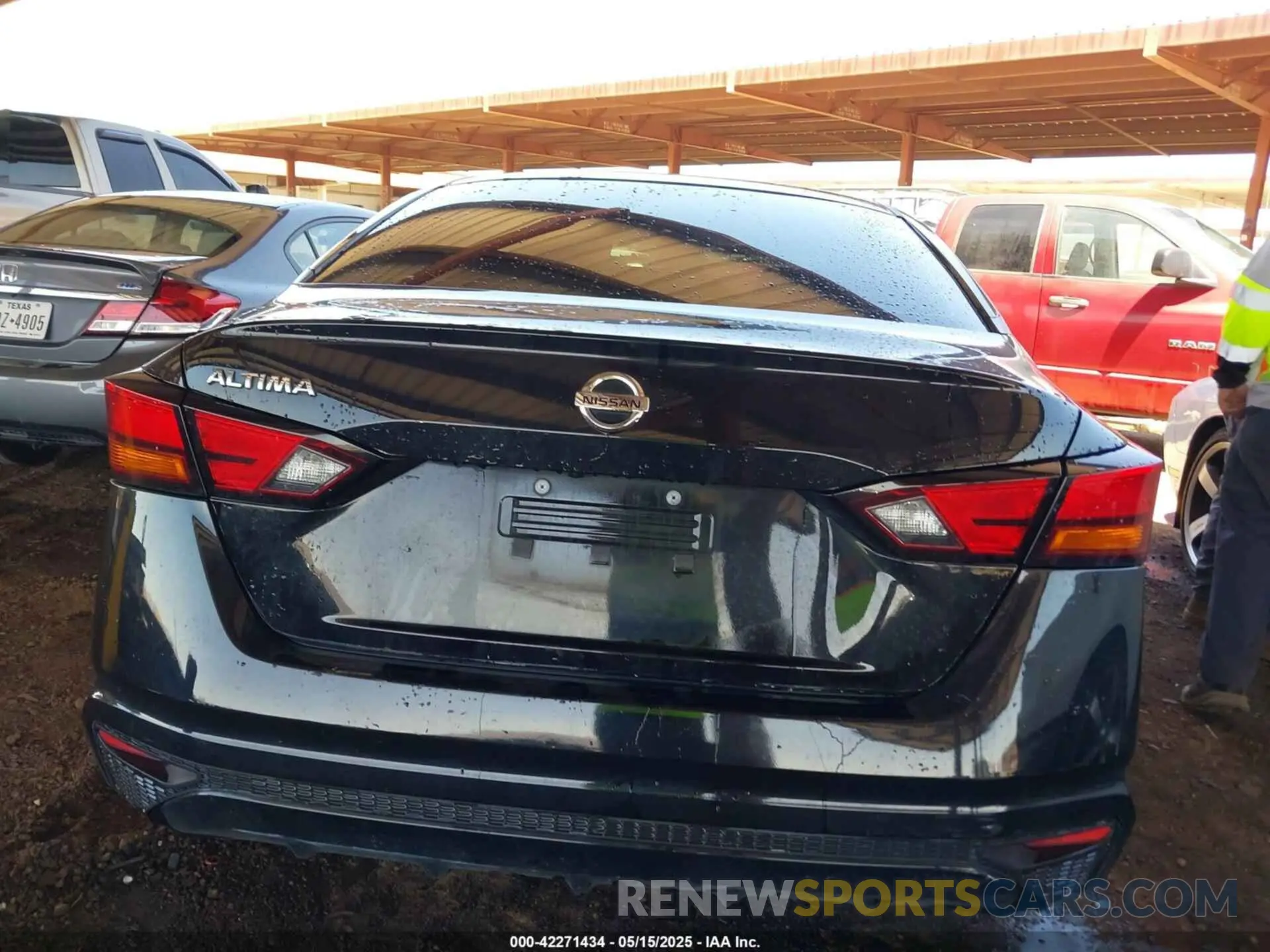 17 Photograph of a damaged car 1N4BL4BV6NN354718 NISSAN ALTIMA 2022