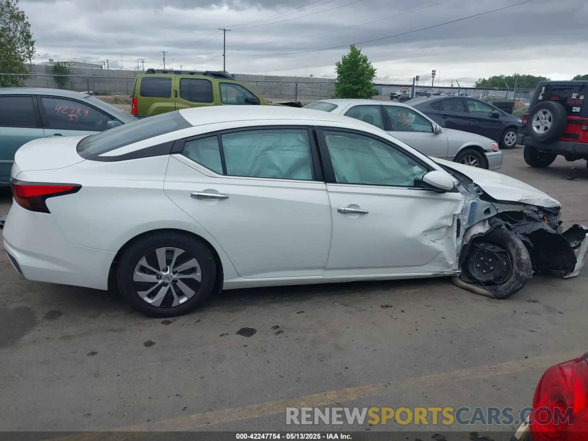 13 Photograph of a damaged car 1N4BL4BV8NN345843 NISSAN ALTIMA 2022