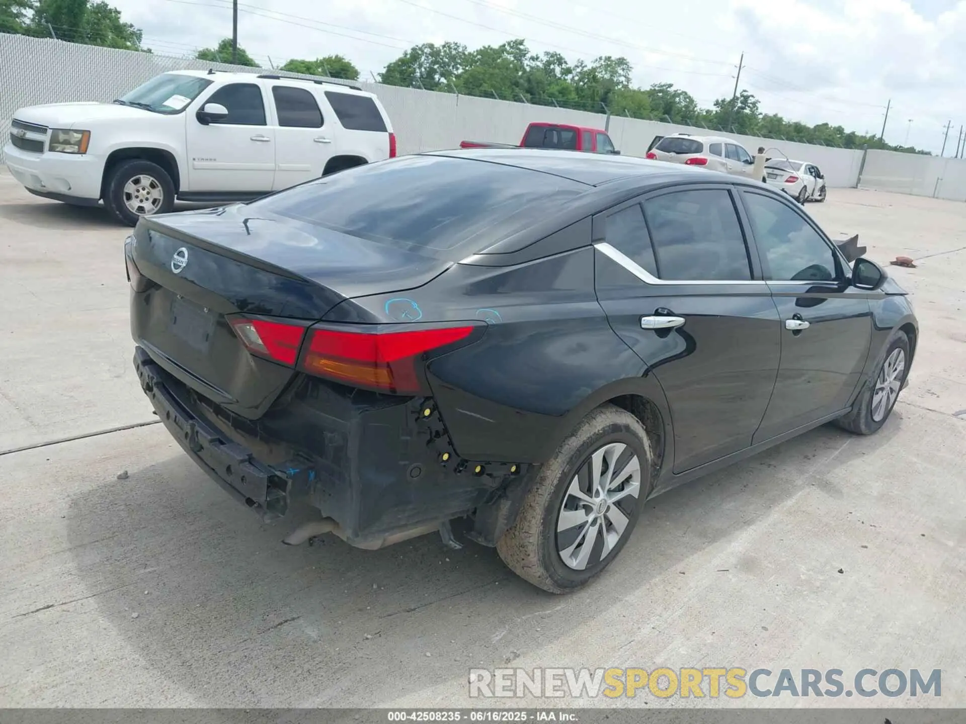 4 Photograph of a damaged car 1N4BL4BV8NN404969 NISSAN ALTIMA 2022