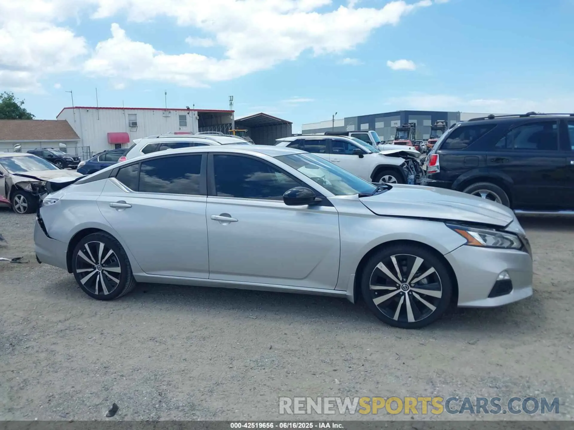 13 Photograph of a damaged car 1N4BL4CV2NN367366 NISSAN ALTIMA 2022