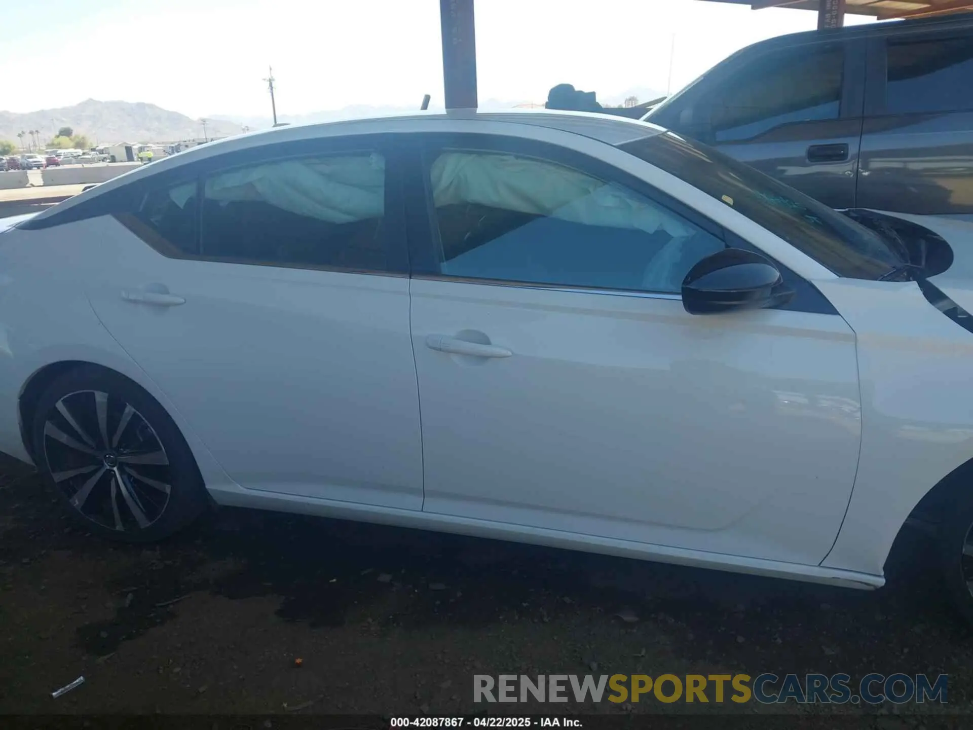 13 Photograph of a damaged car 1N4BL4CV3NN335378 NISSAN ALTIMA 2022