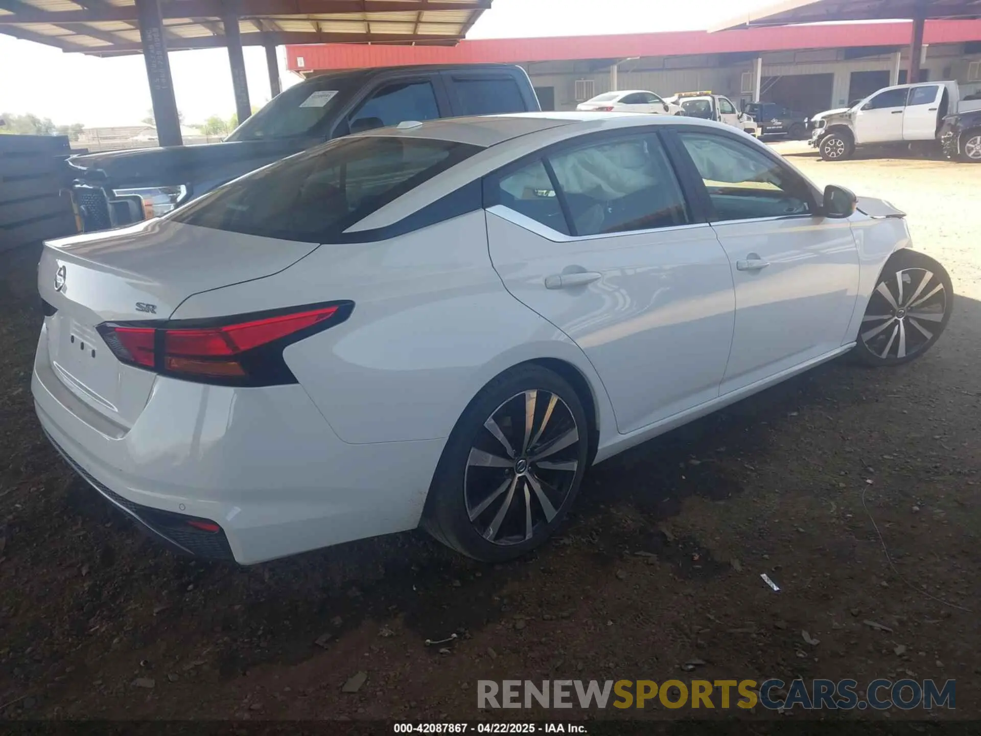 4 Photograph of a damaged car 1N4BL4CV3NN335378 NISSAN ALTIMA 2022