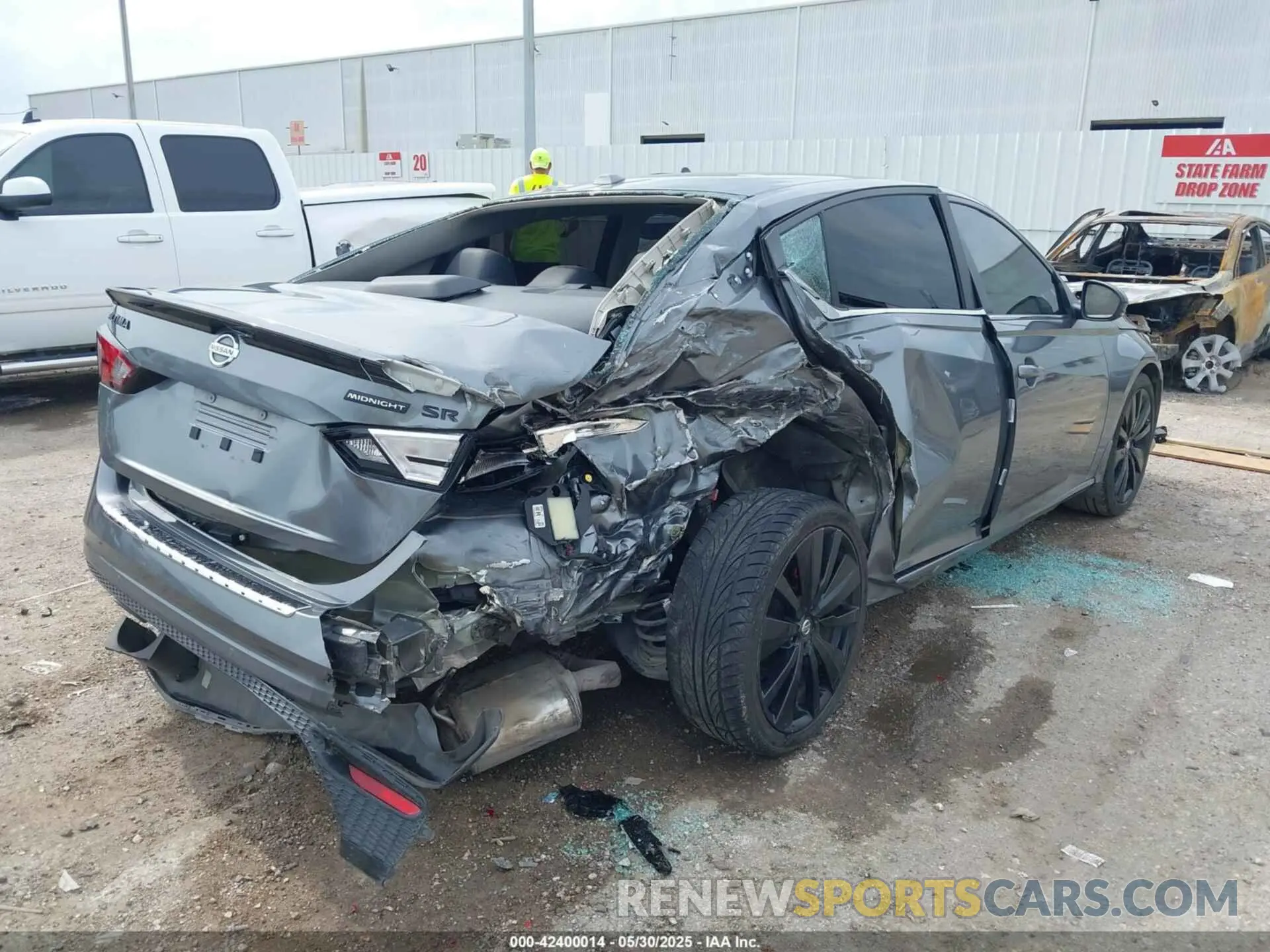 4 Photograph of a damaged car 1N4BL4CV3NN352200 NISSAN ALTIMA 2022