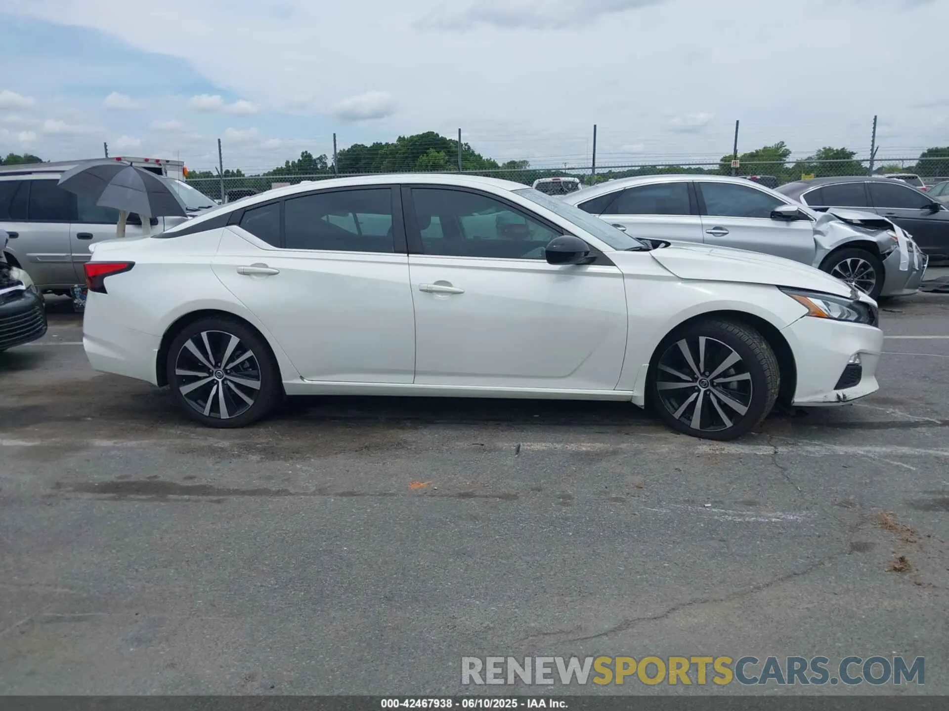 13 Photograph of a damaged car 1N4BL4CV3NN358773 NISSAN ALTIMA 2022