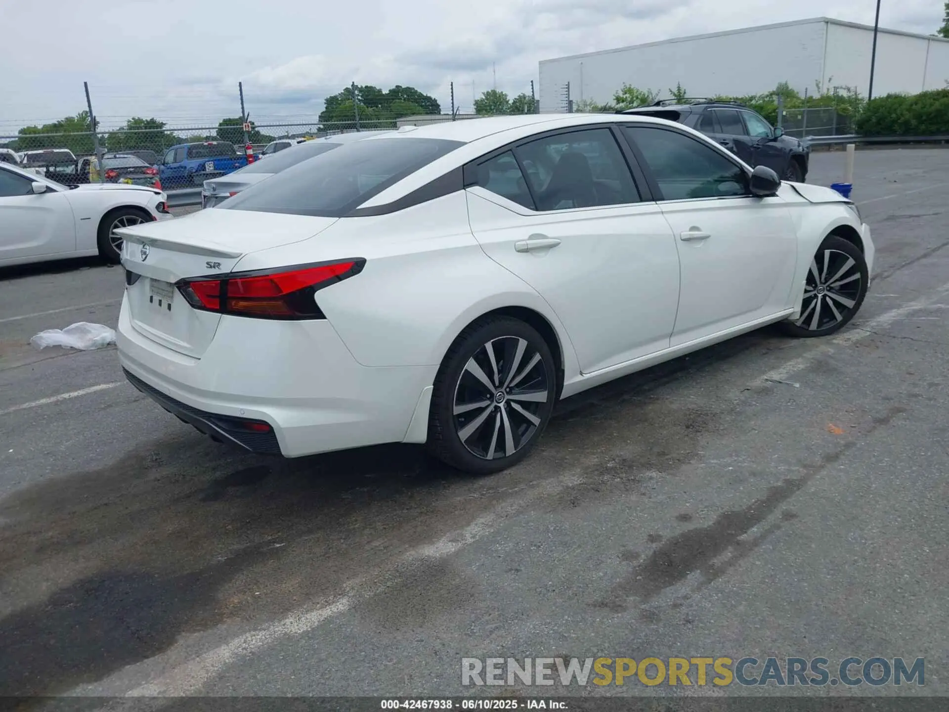 4 Photograph of a damaged car 1N4BL4CV3NN358773 NISSAN ALTIMA 2022
