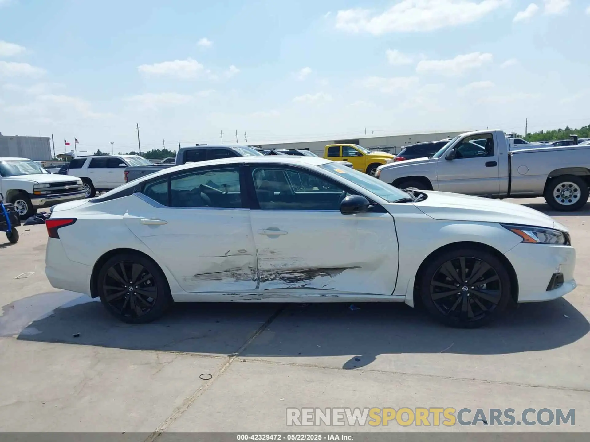 13 Photograph of a damaged car 1N4BL4CV3NN378814 NISSAN ALTIMA 2022