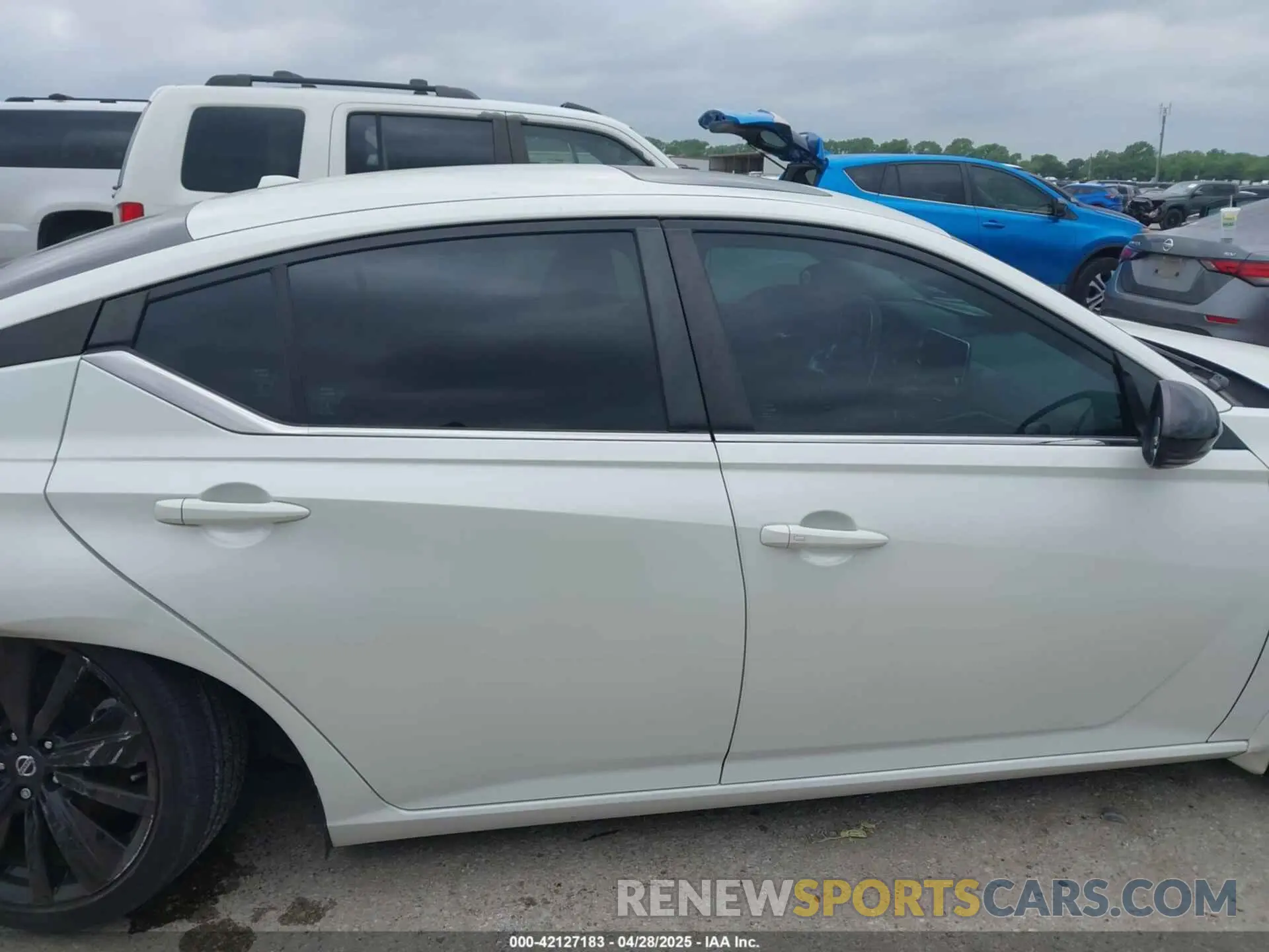 13 Photograph of a damaged car 1N4BL4CV3NN424416 NISSAN ALTIMA 2022