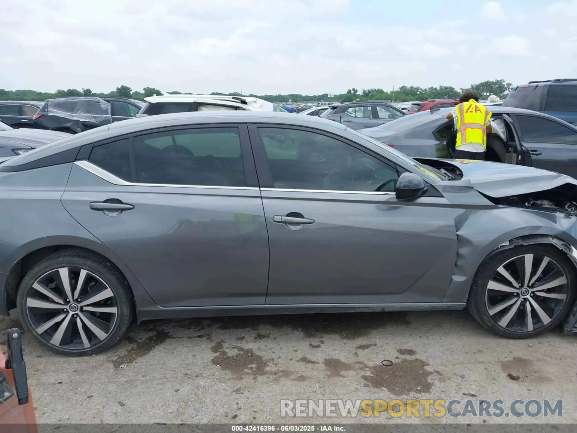 13 Photograph of a damaged car 1N4BL4CV4NN336040 NISSAN ALTIMA 2022