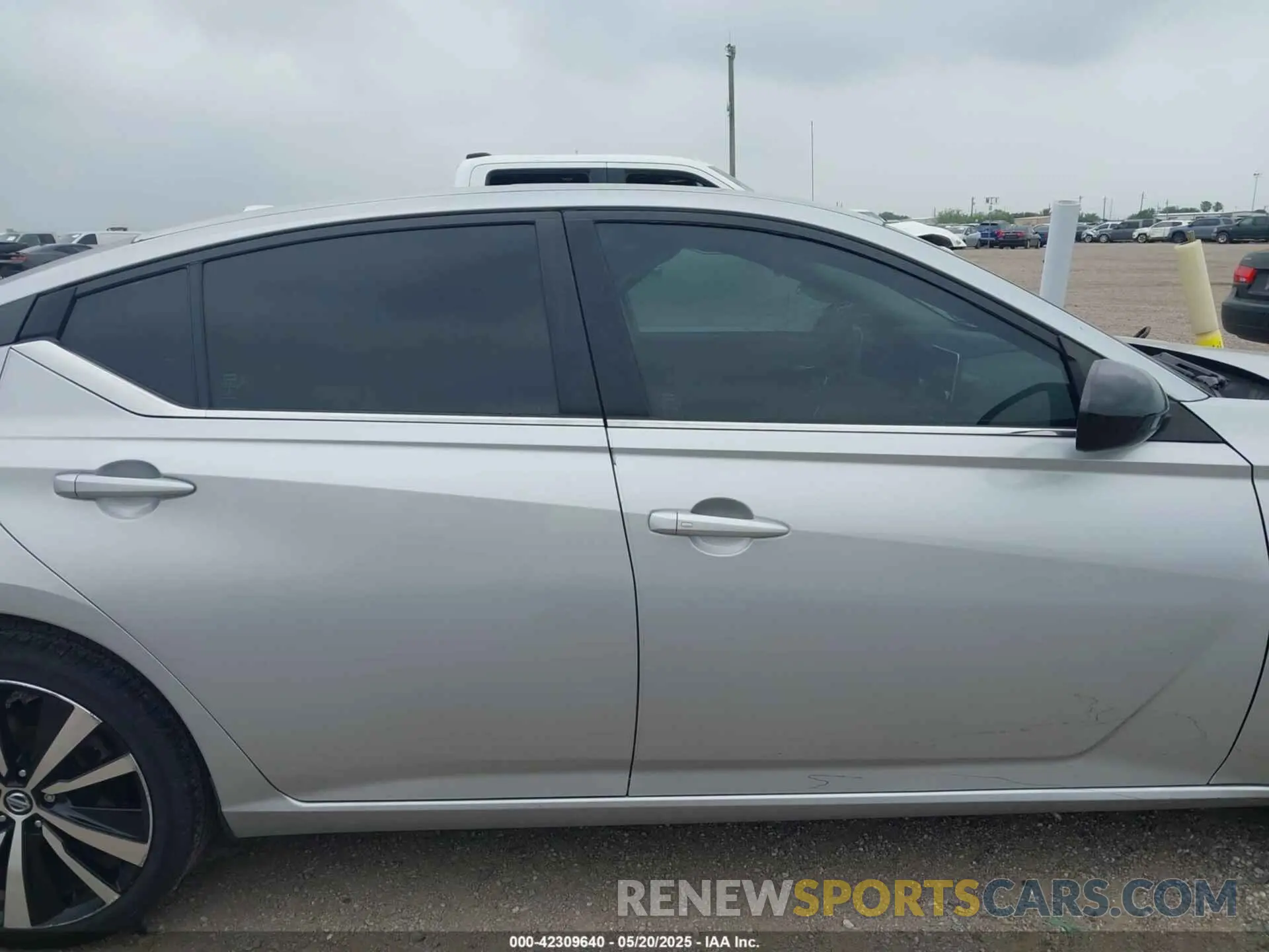 13 Photograph of a damaged car 1N4BL4CV5NN310515 NISSAN ALTIMA 2022
