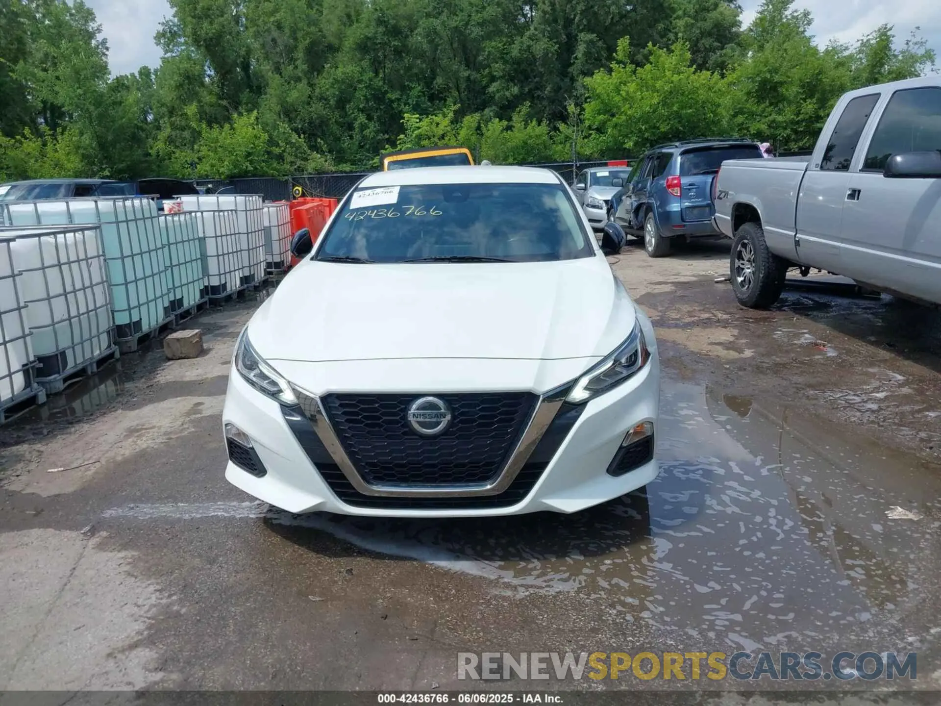 13 Photograph of a damaged car 1N4BL4CV5NN331185 NISSAN ALTIMA 2022
