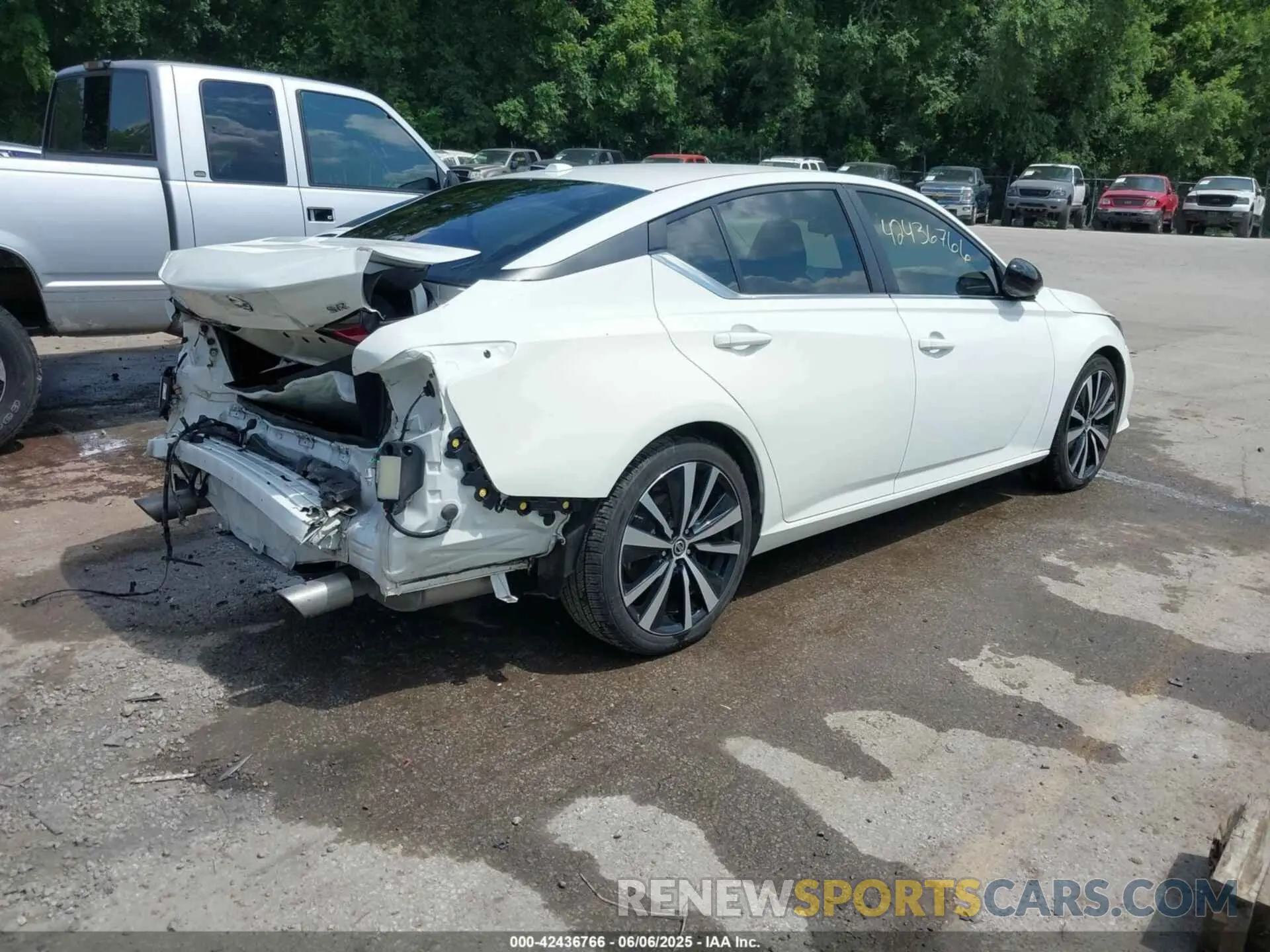 4 Photograph of a damaged car 1N4BL4CV5NN331185 NISSAN ALTIMA 2022