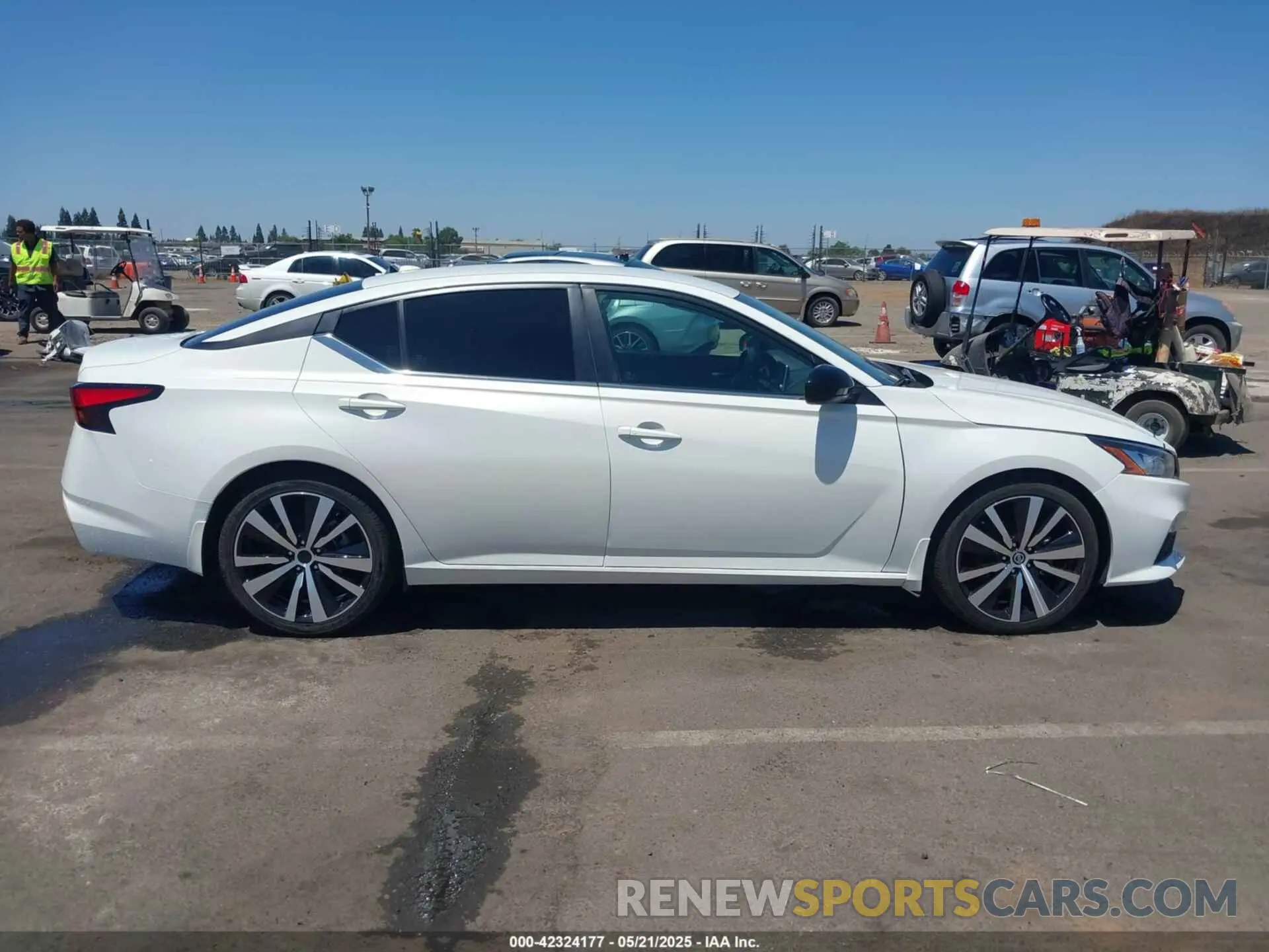 12 Photograph of a damaged car 1N4BL4CV6NN328568 NISSAN ALTIMA 2022