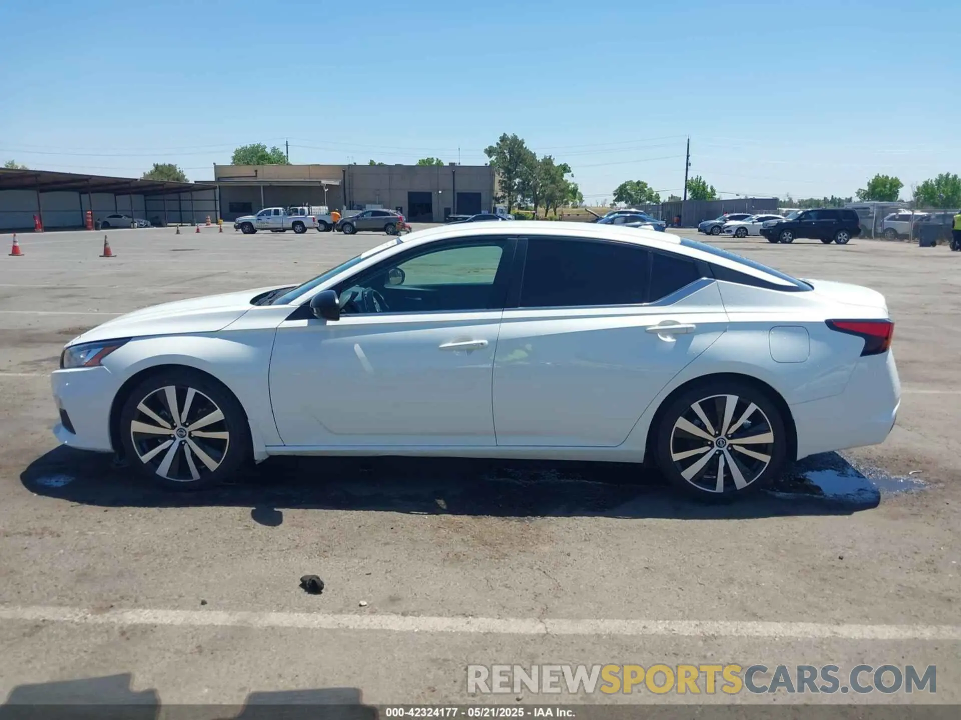 13 Photograph of a damaged car 1N4BL4CV6NN328568 NISSAN ALTIMA 2022
