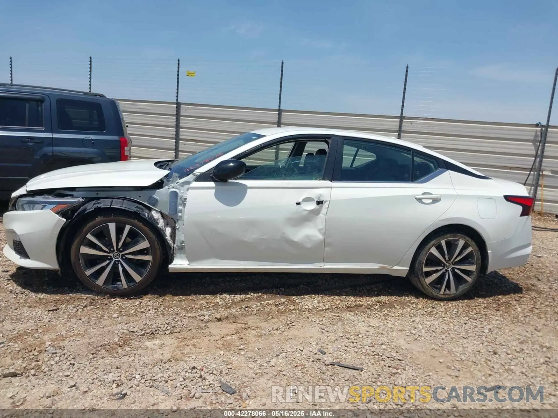 13 Photograph of a damaged car 1N4BL4CV7NN366522 NISSAN ALTIMA 2022