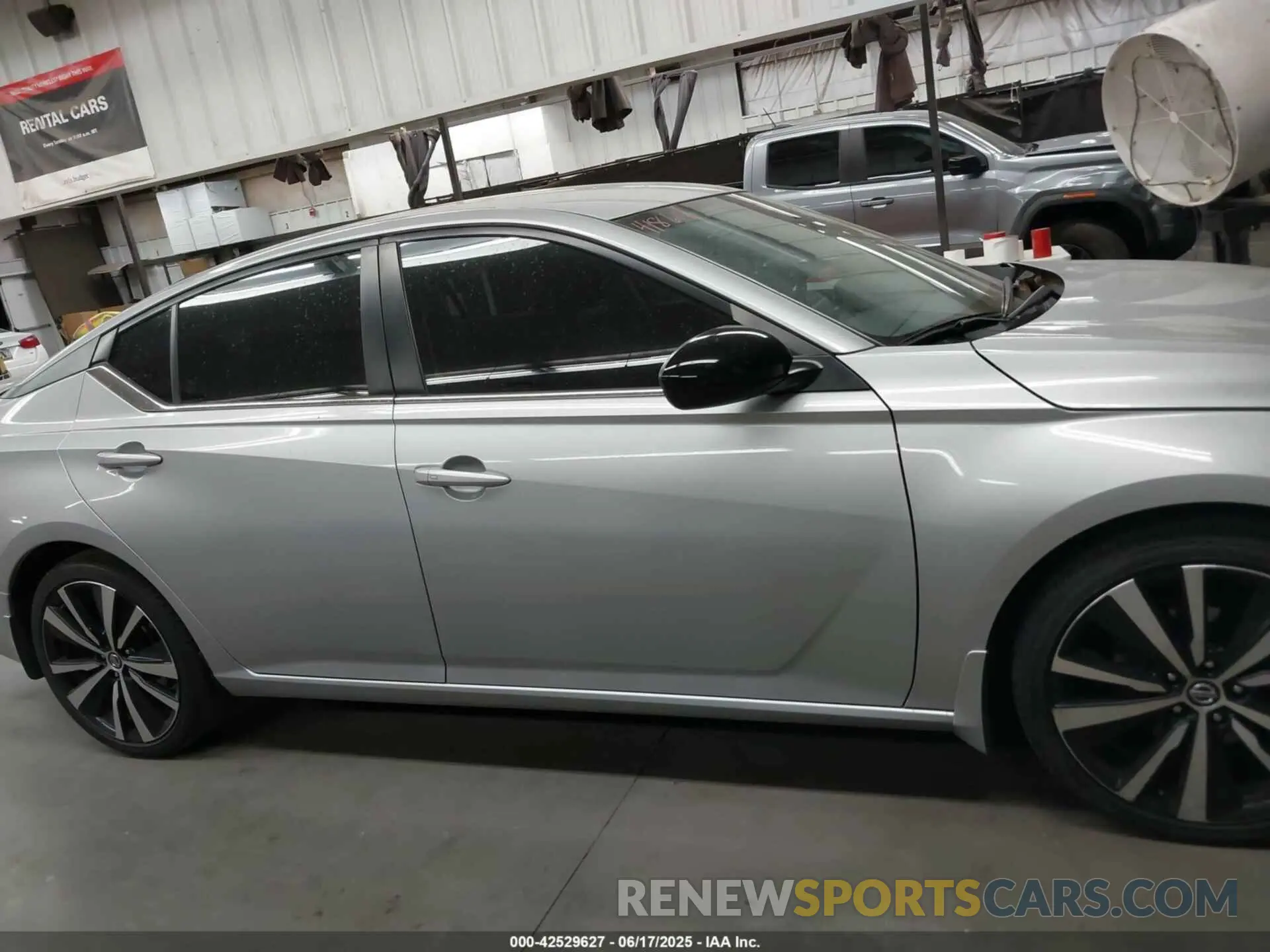 13 Photograph of a damaged car 1N4BL4CV7NN418618 NISSAN ALTIMA 2022