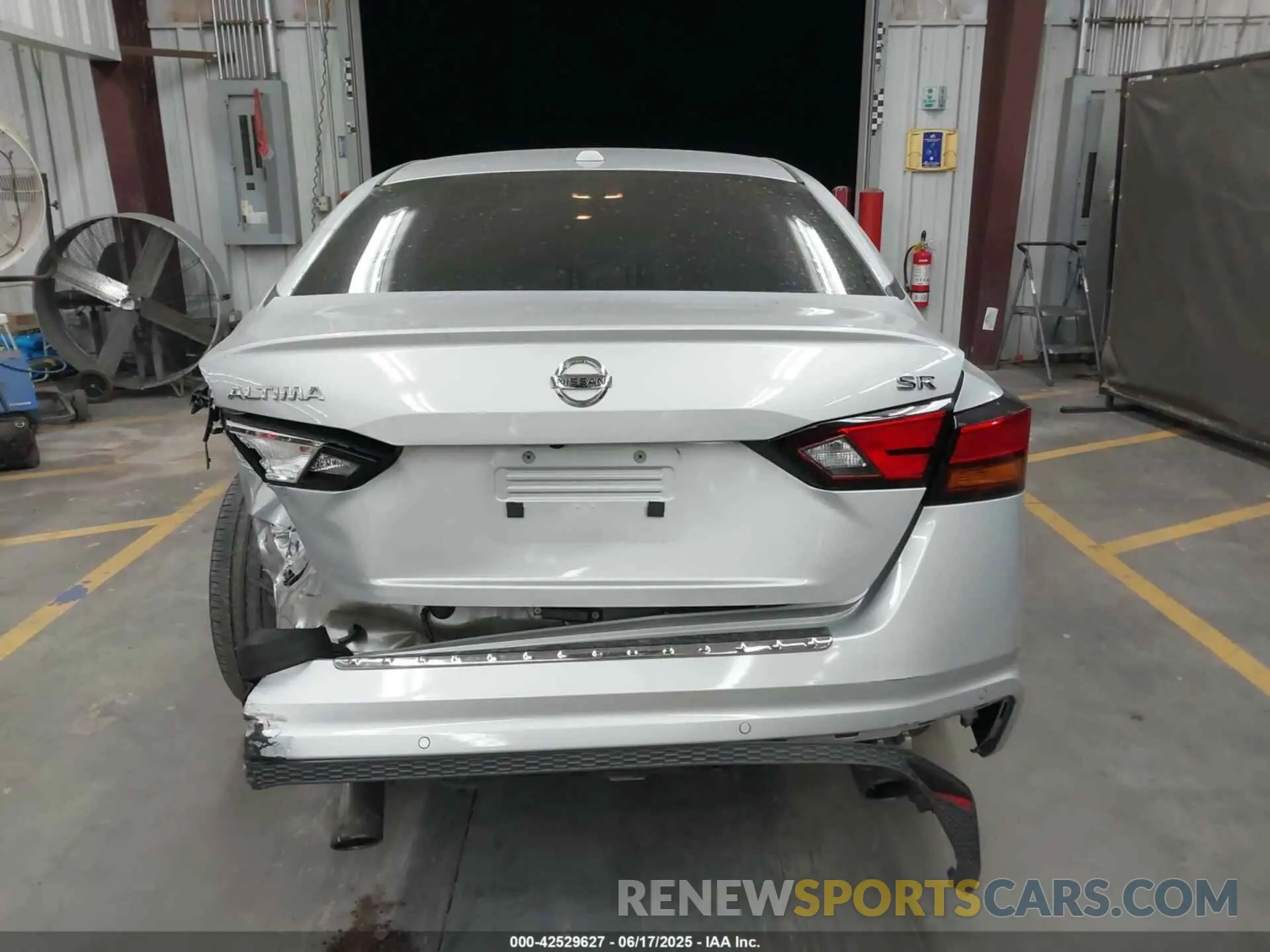 16 Photograph of a damaged car 1N4BL4CV7NN418618 NISSAN ALTIMA 2022