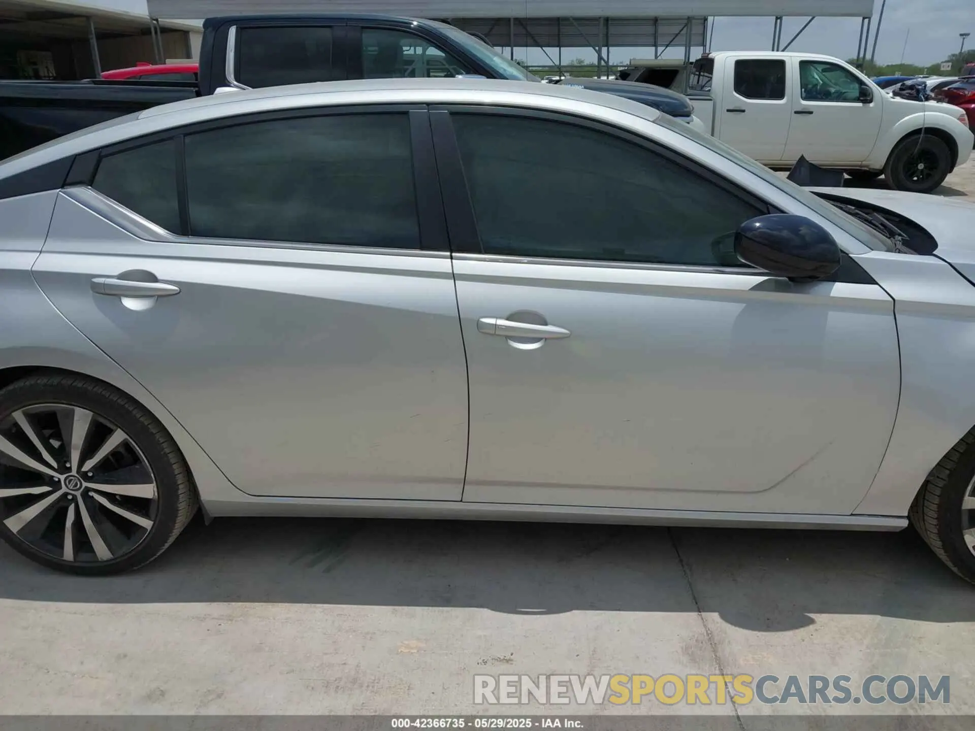 13 Photograph of a damaged car 1N4BL4CV8NN300660 NISSAN ALTIMA 2022