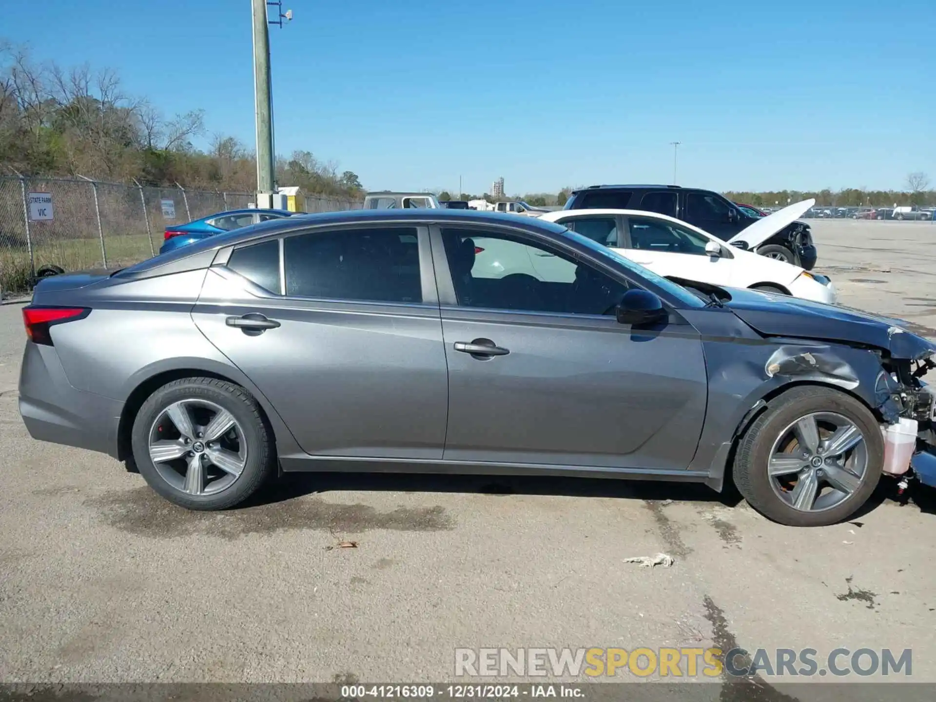 13 Photograph of a damaged car 1N4BL4CV8NN325476 NISSAN ALTIMA 2022