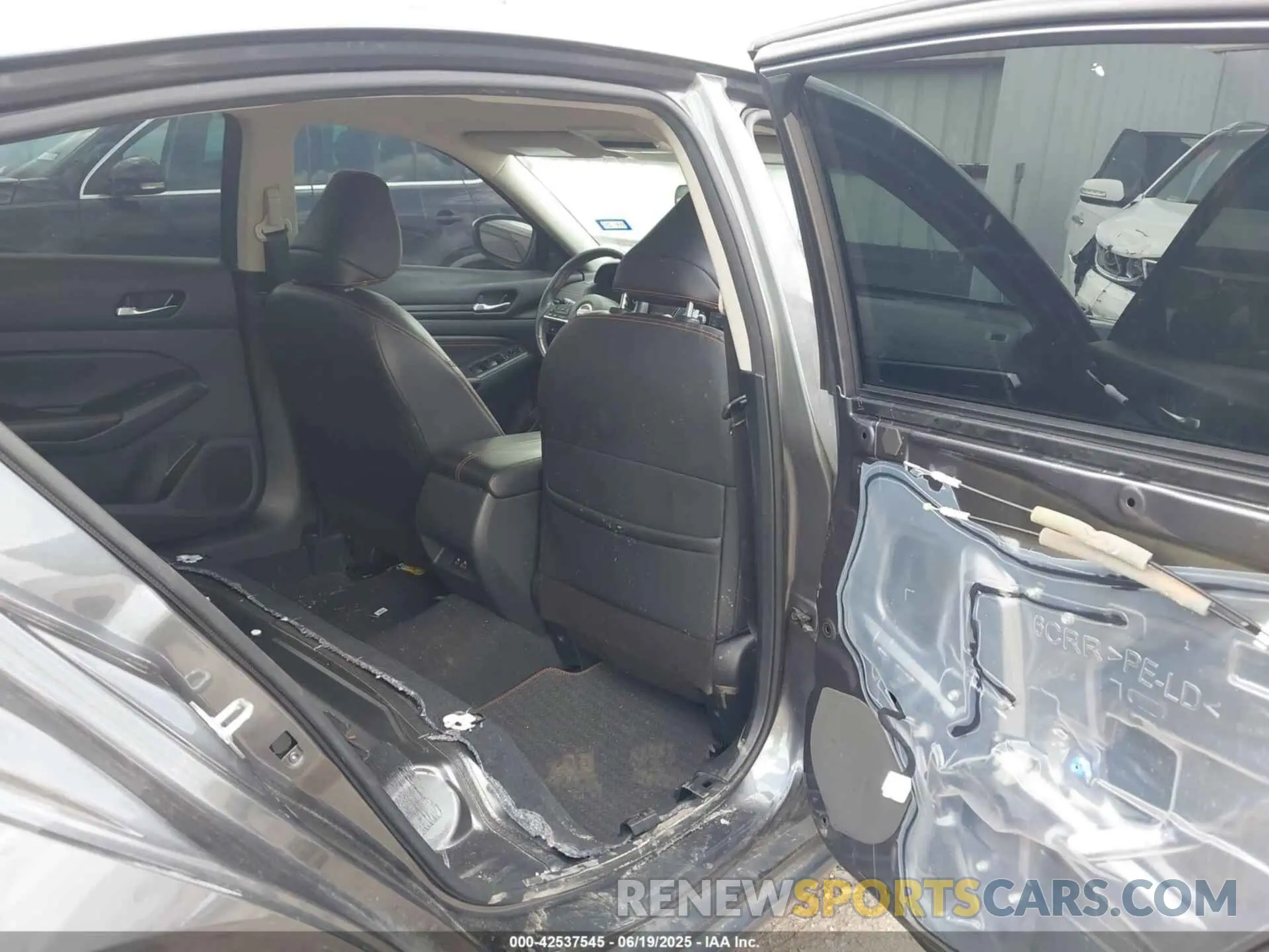 8 Photograph of a damaged car 1N4BL4CV8NN396001 NISSAN ALTIMA 2022
