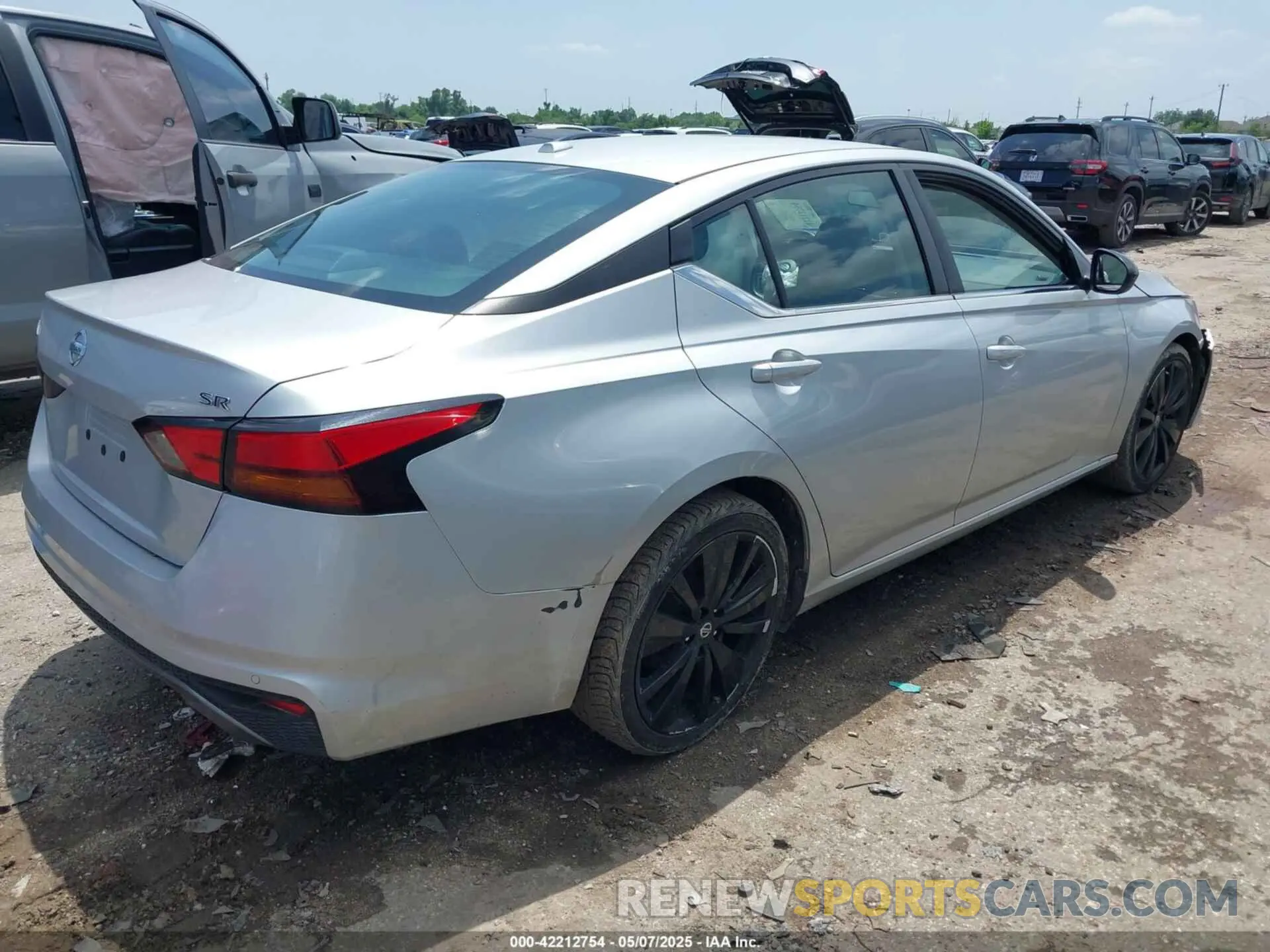 4 Photograph of a damaged car 1N4BL4CV9NN316804 NISSAN ALTIMA 2022