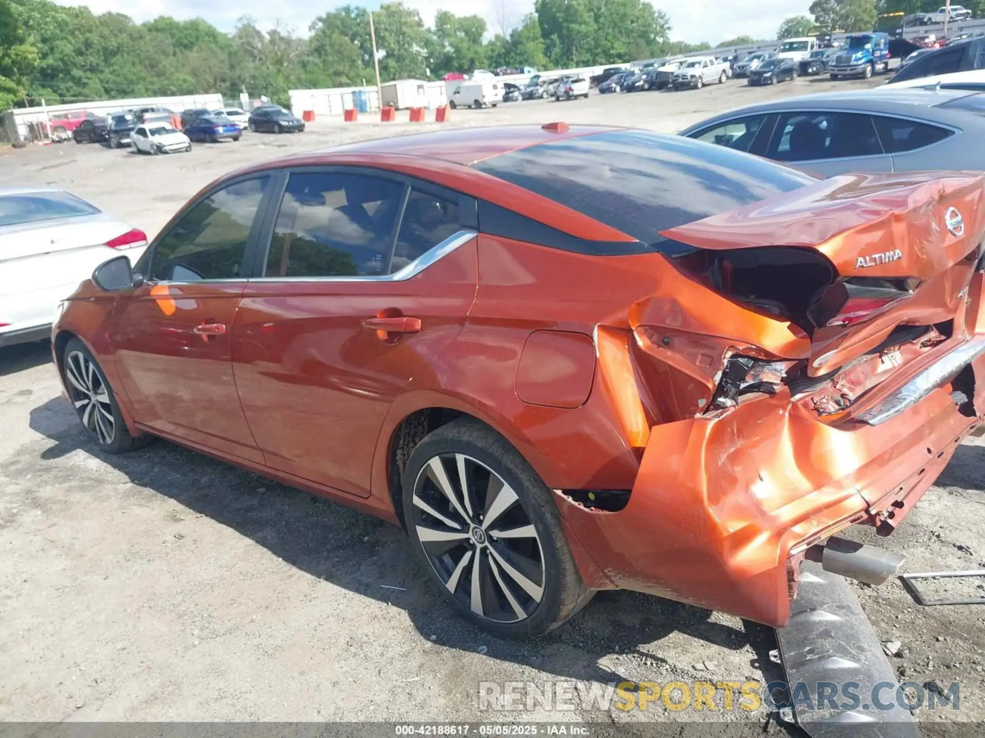 14 Photograph of a damaged car 1N4BL4CW6NN410342 NISSAN ALTIMA 2022