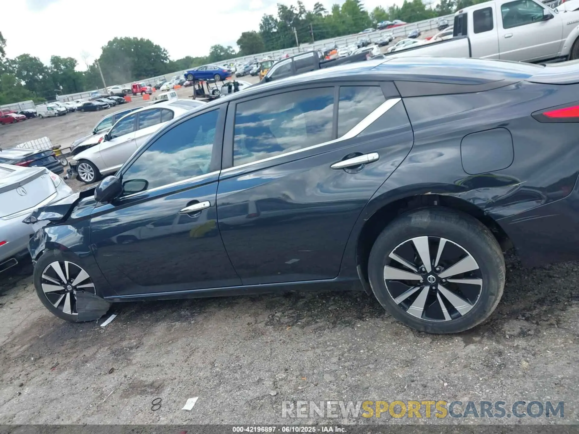 13 Photograph of a damaged car 1N4BL4DV0NN301350 NISSAN ALTIMA 2022